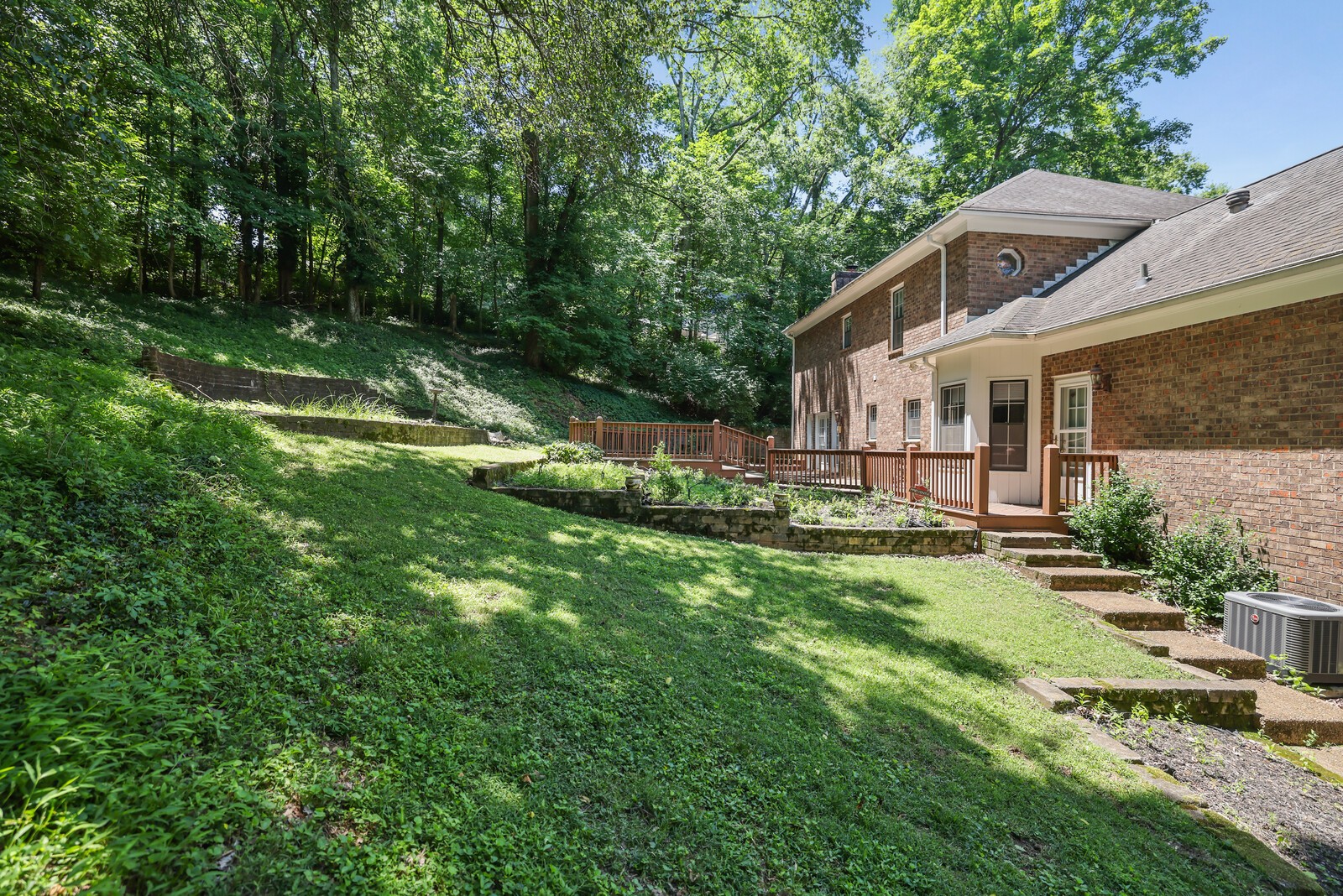 1133 Cross Creek Dr