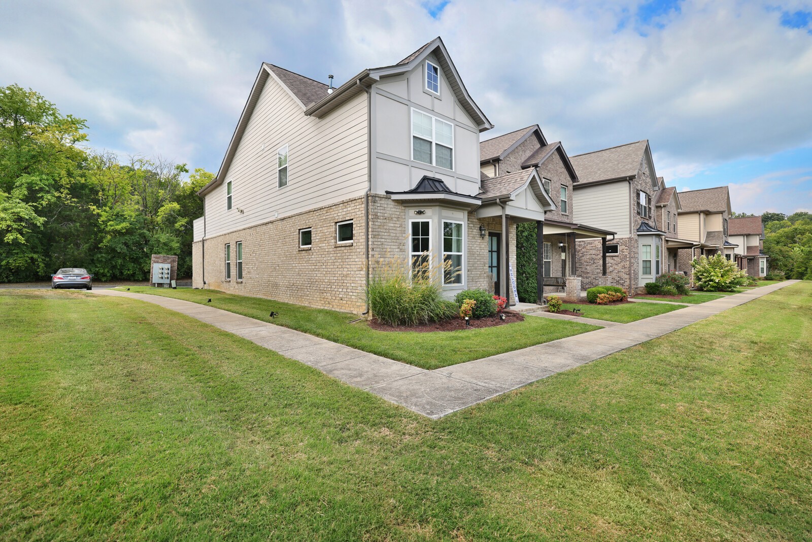 200 Cedar Place Row