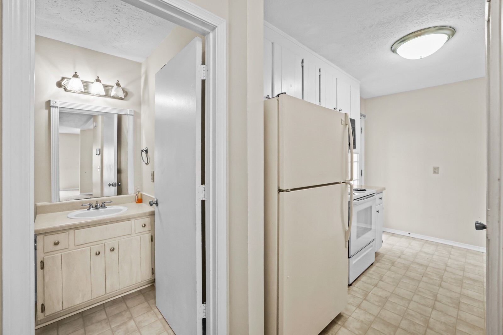 1022 Rachels Square Dr