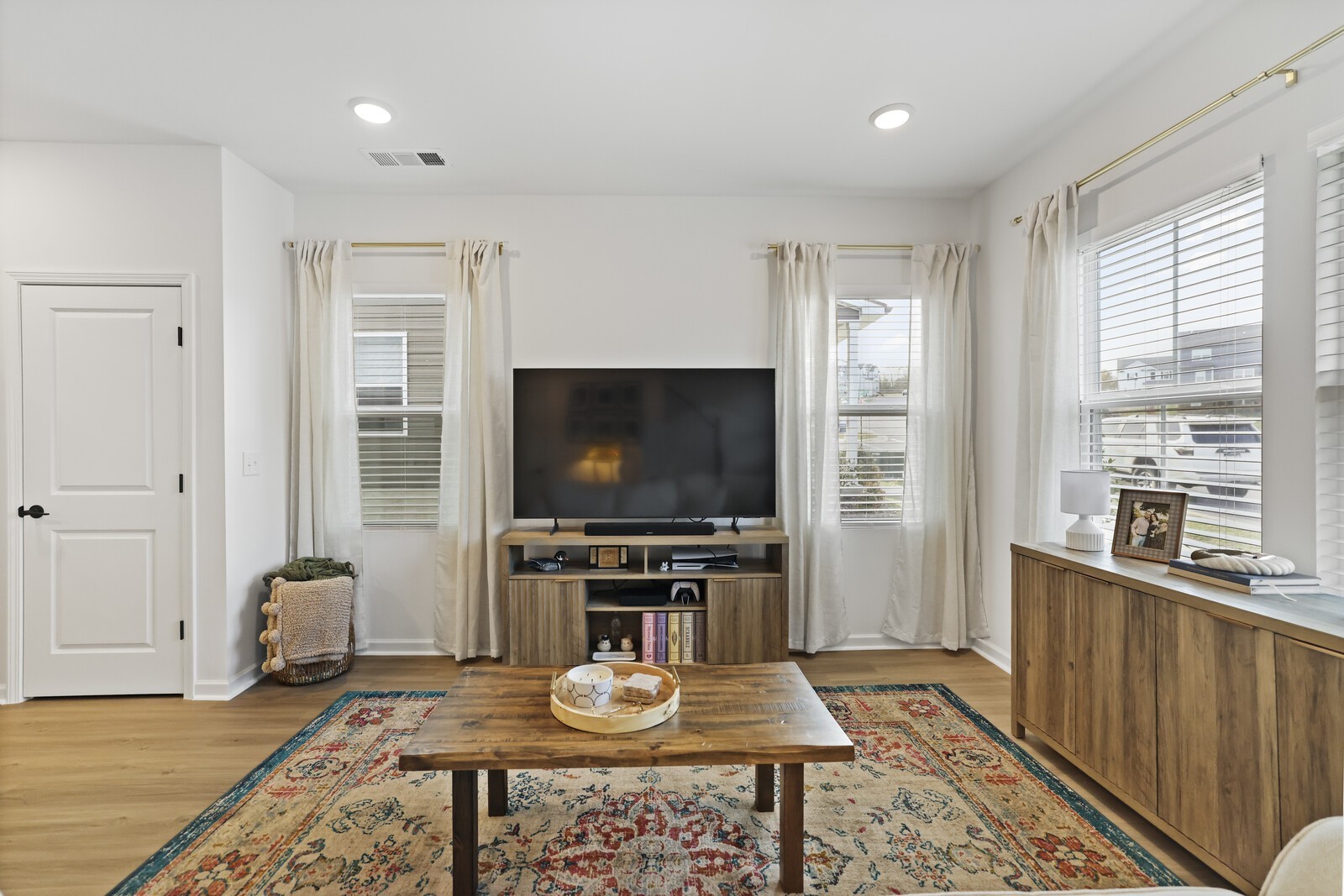213 Oasis Dr