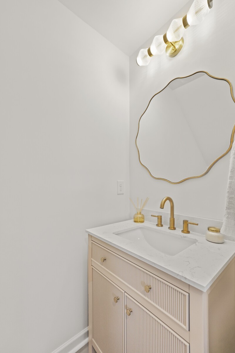 213 Oasis Dr