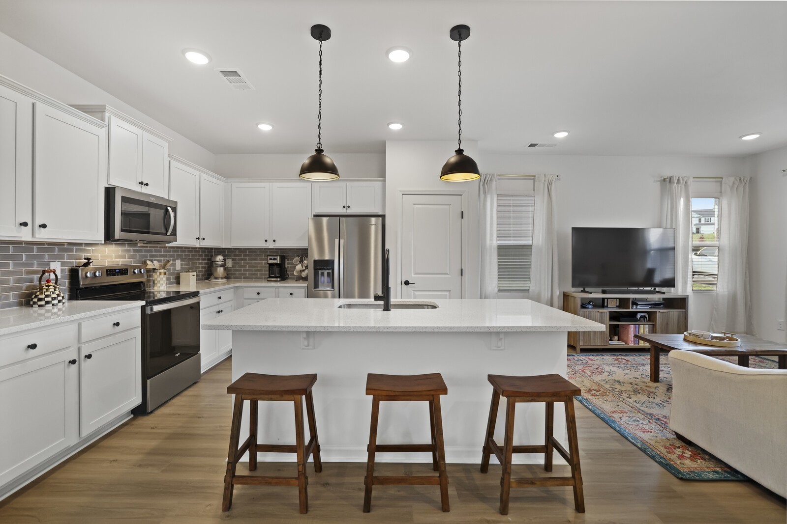 213 Oasis Dr