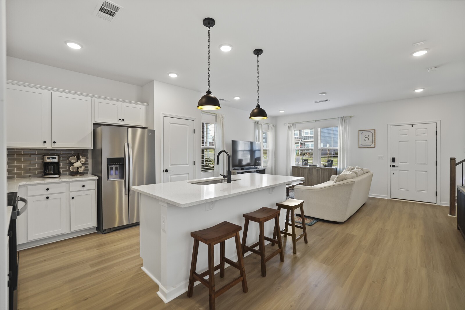 213 Oasis Dr