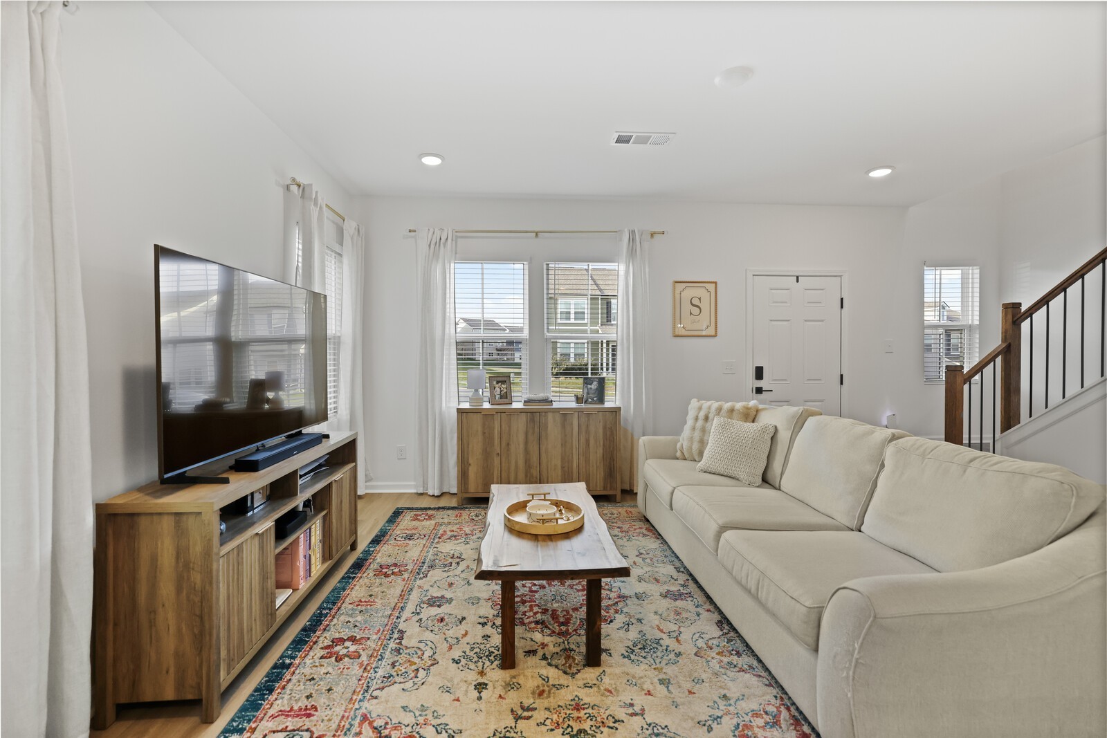 213 Oasis Dr