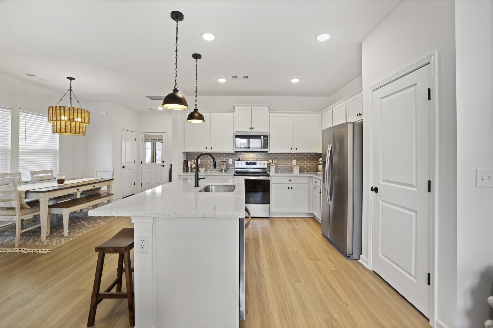 213 Oasis Dr