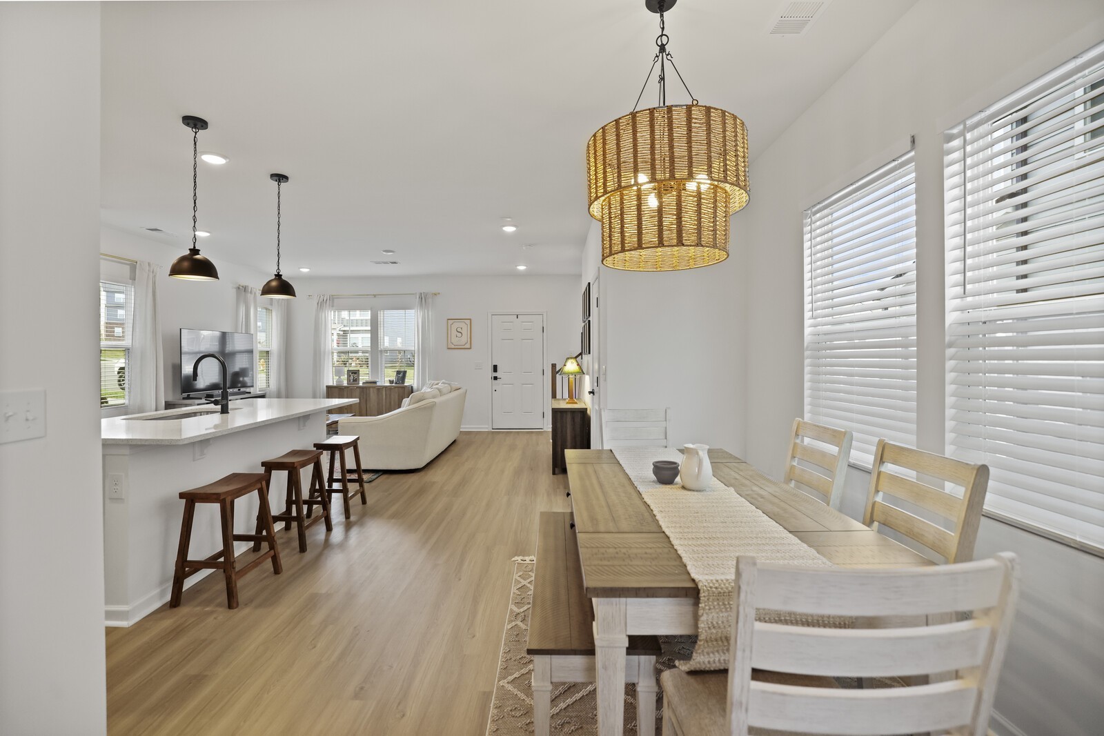 213 Oasis Dr