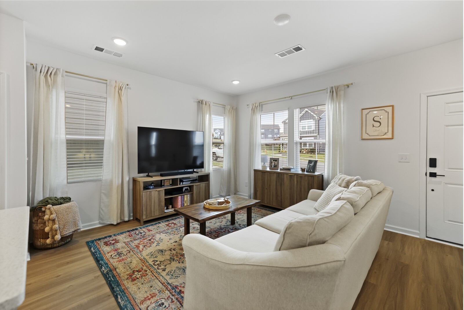 213 Oasis Dr