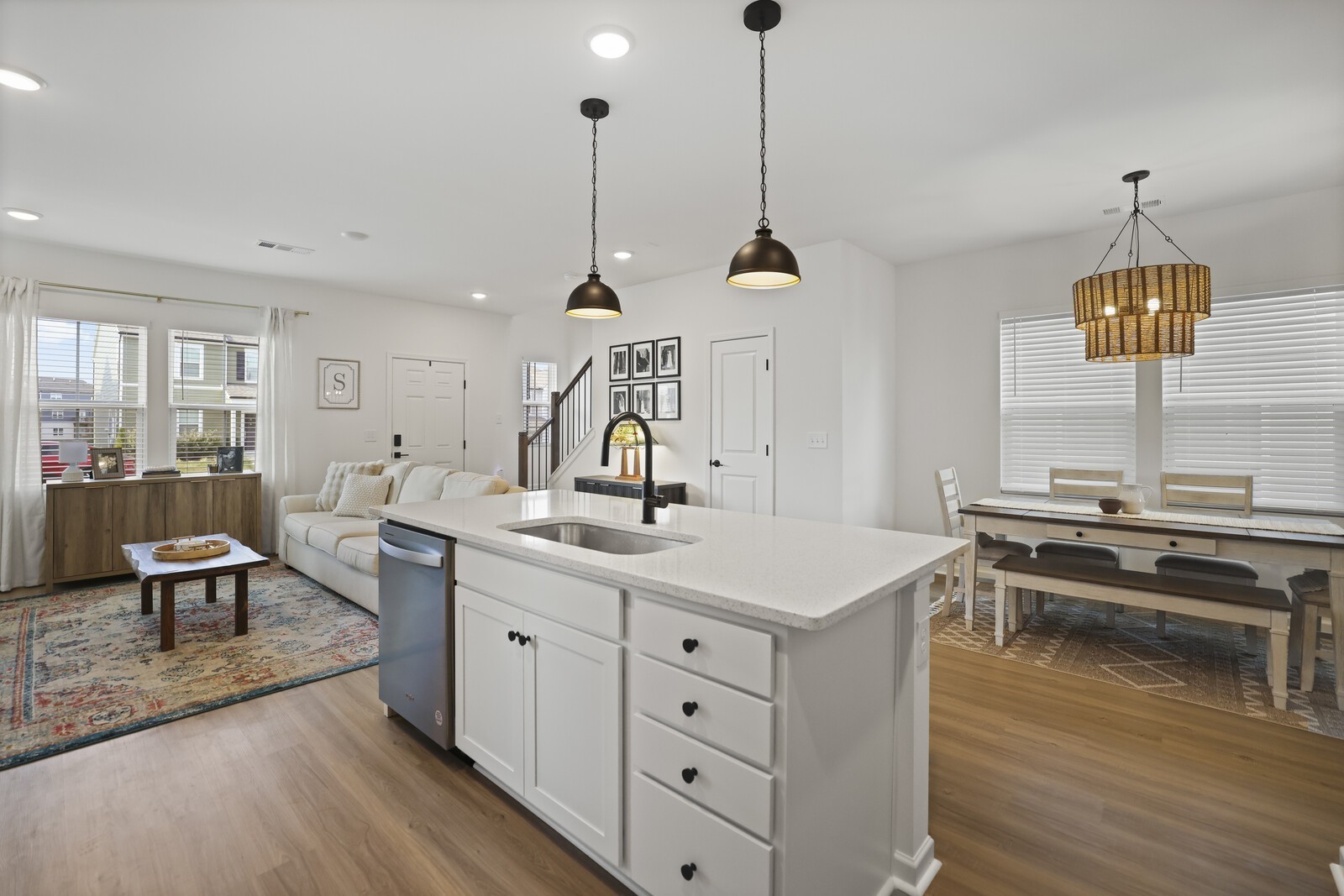 213 Oasis Dr