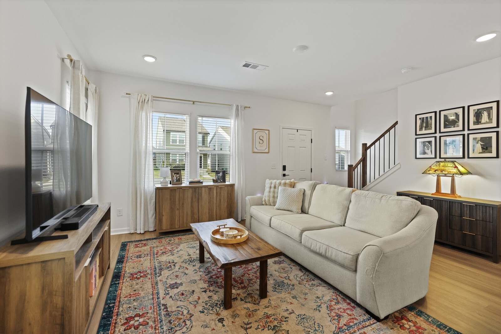 213 Oasis Dr