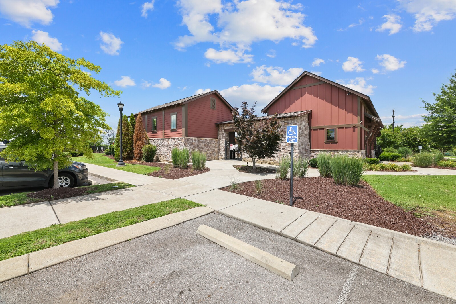 8016 Craighead Dr