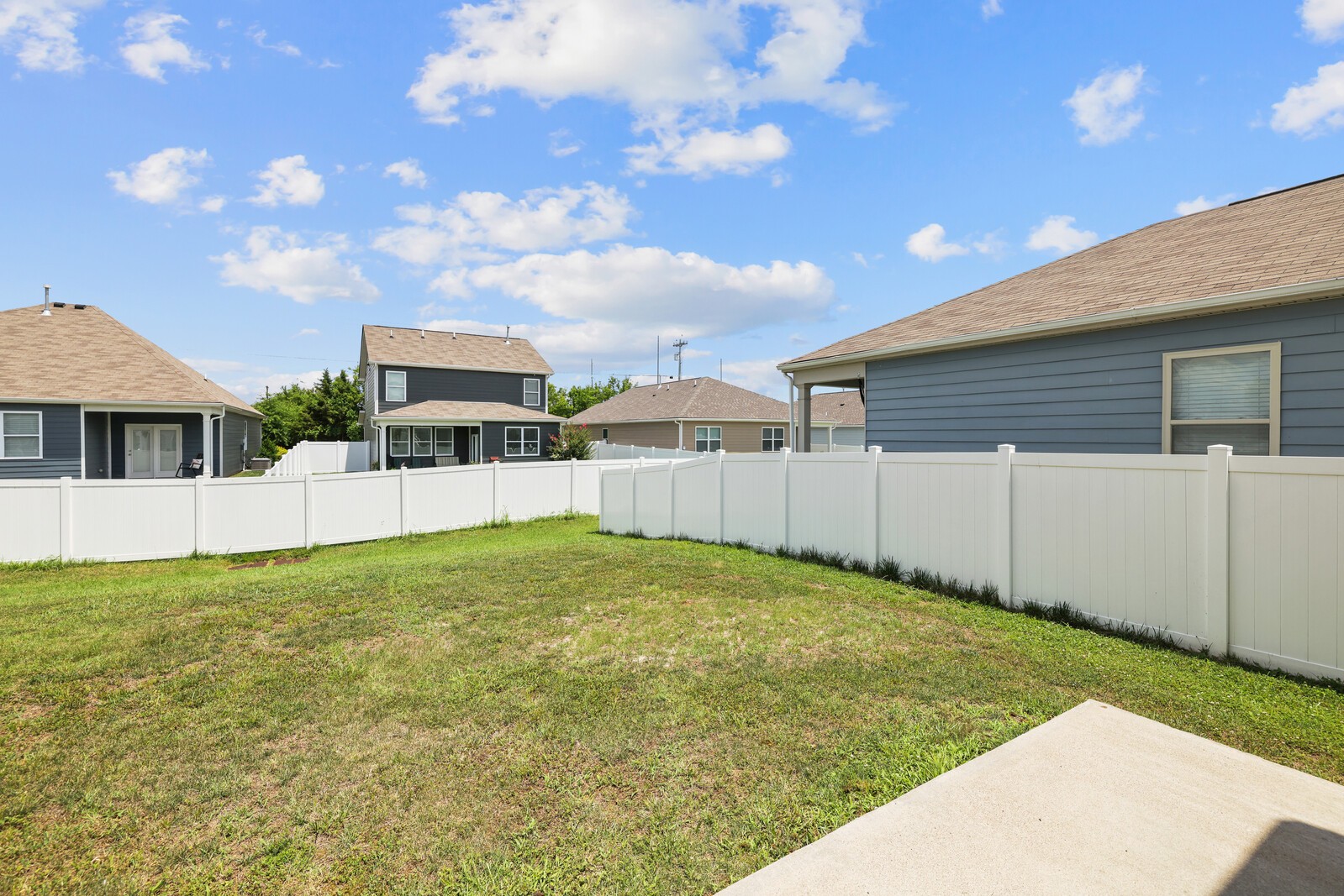 8016 Craighead Dr