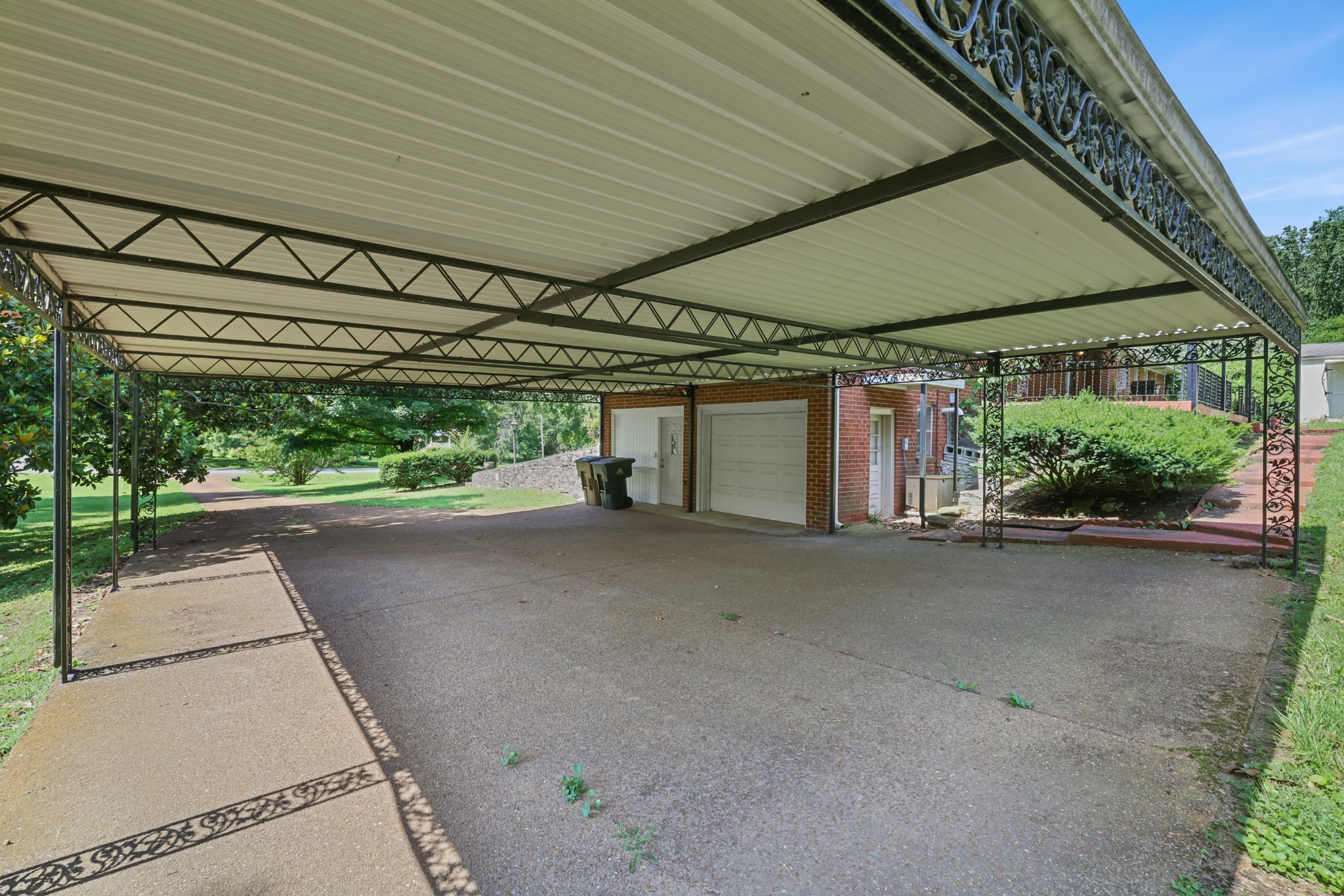 2820 Windemere Dr