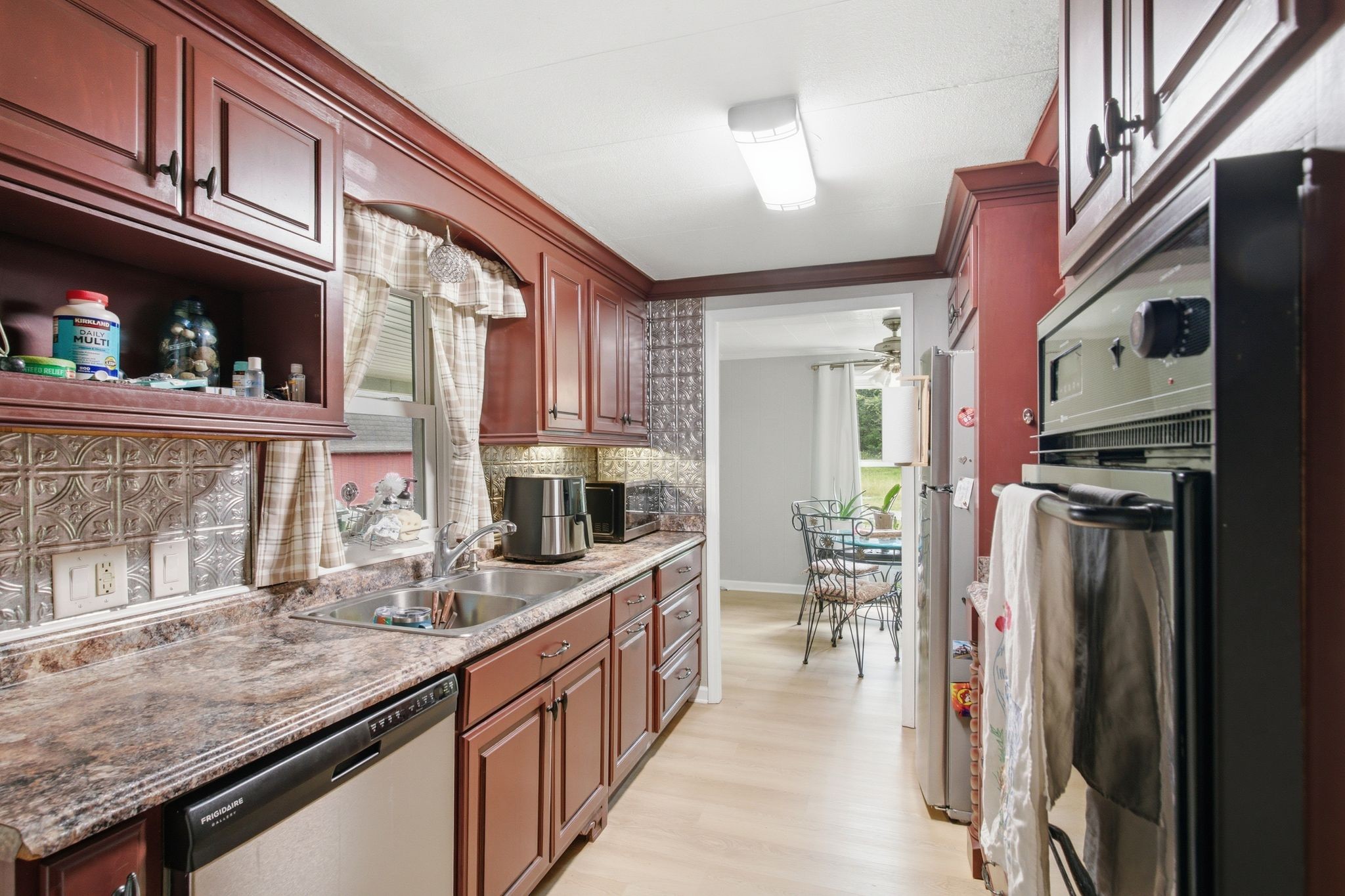 76 W Caldwell St