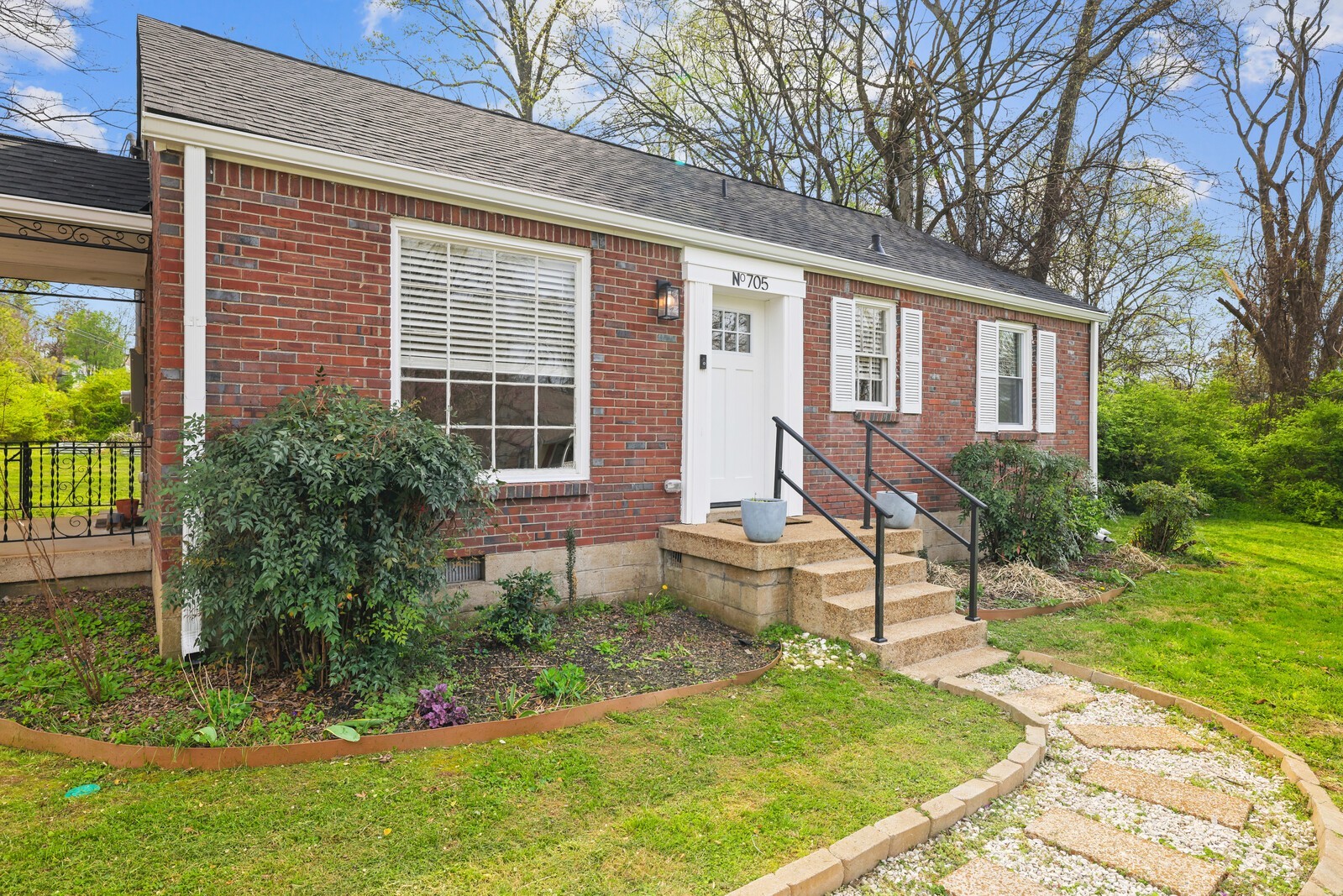 705 Drummond Dr