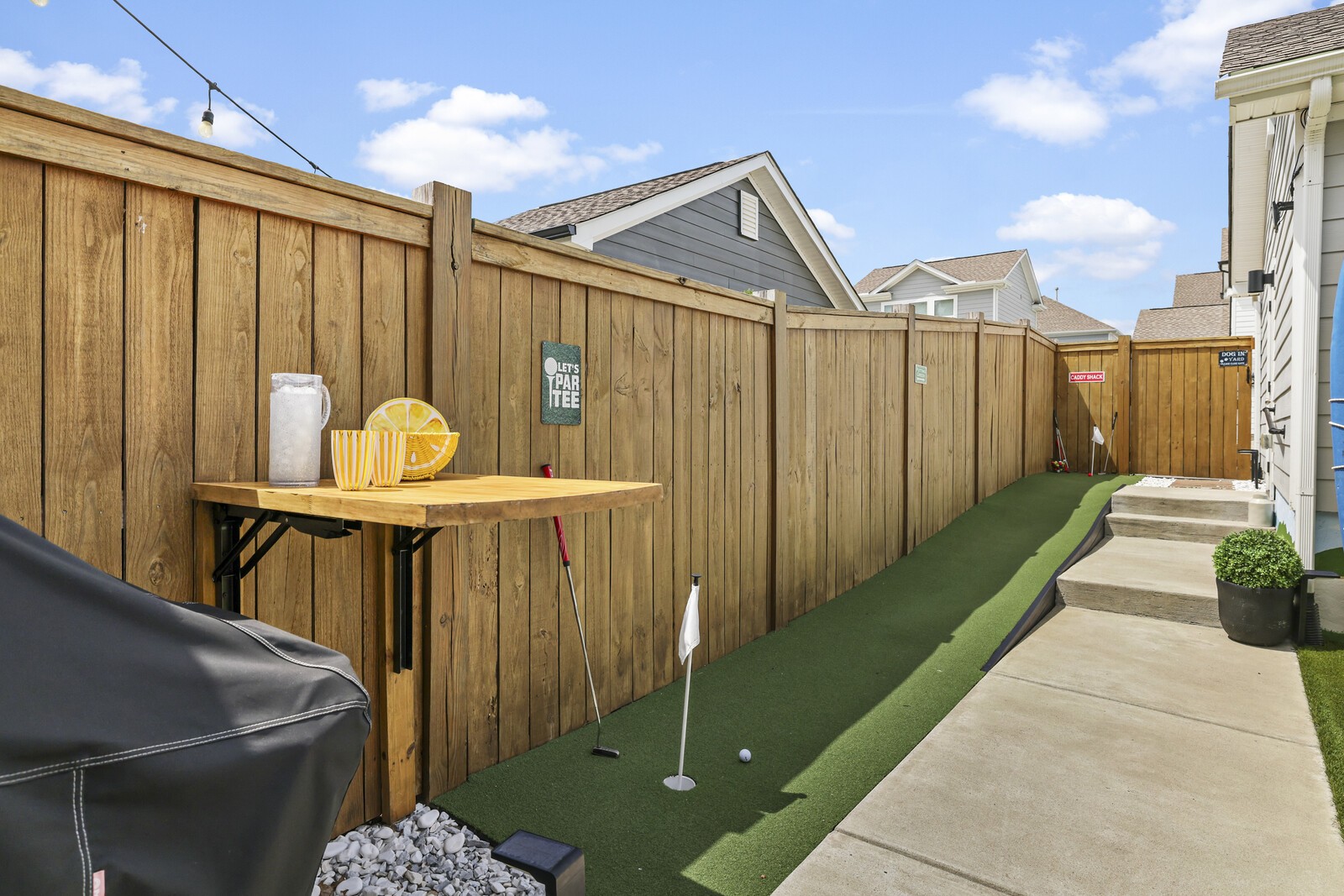 390 Hammock Ln