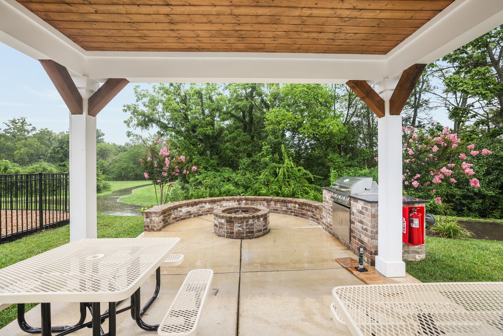 390 Hammock Ln