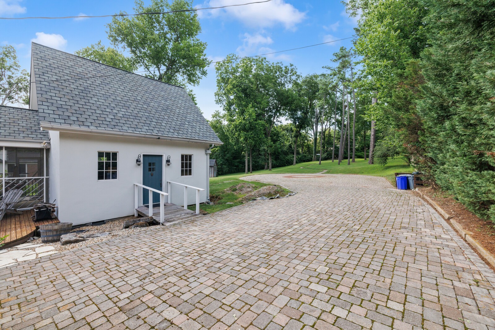 852 Battery Ln
