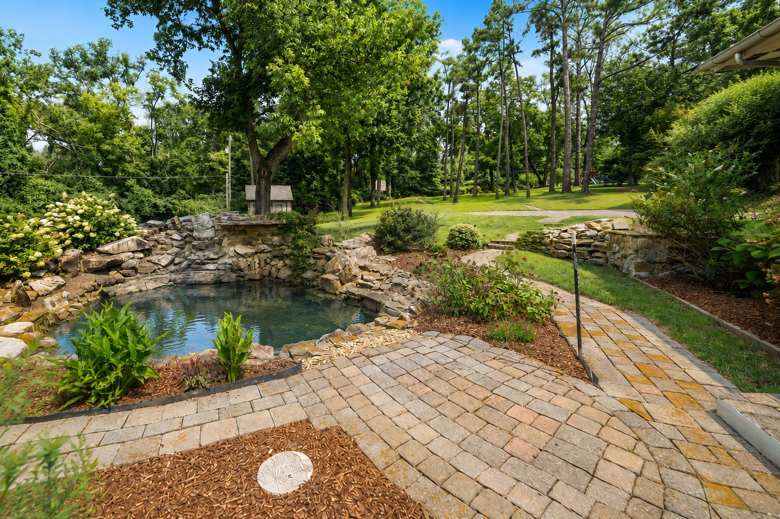 852 Battery Ln
