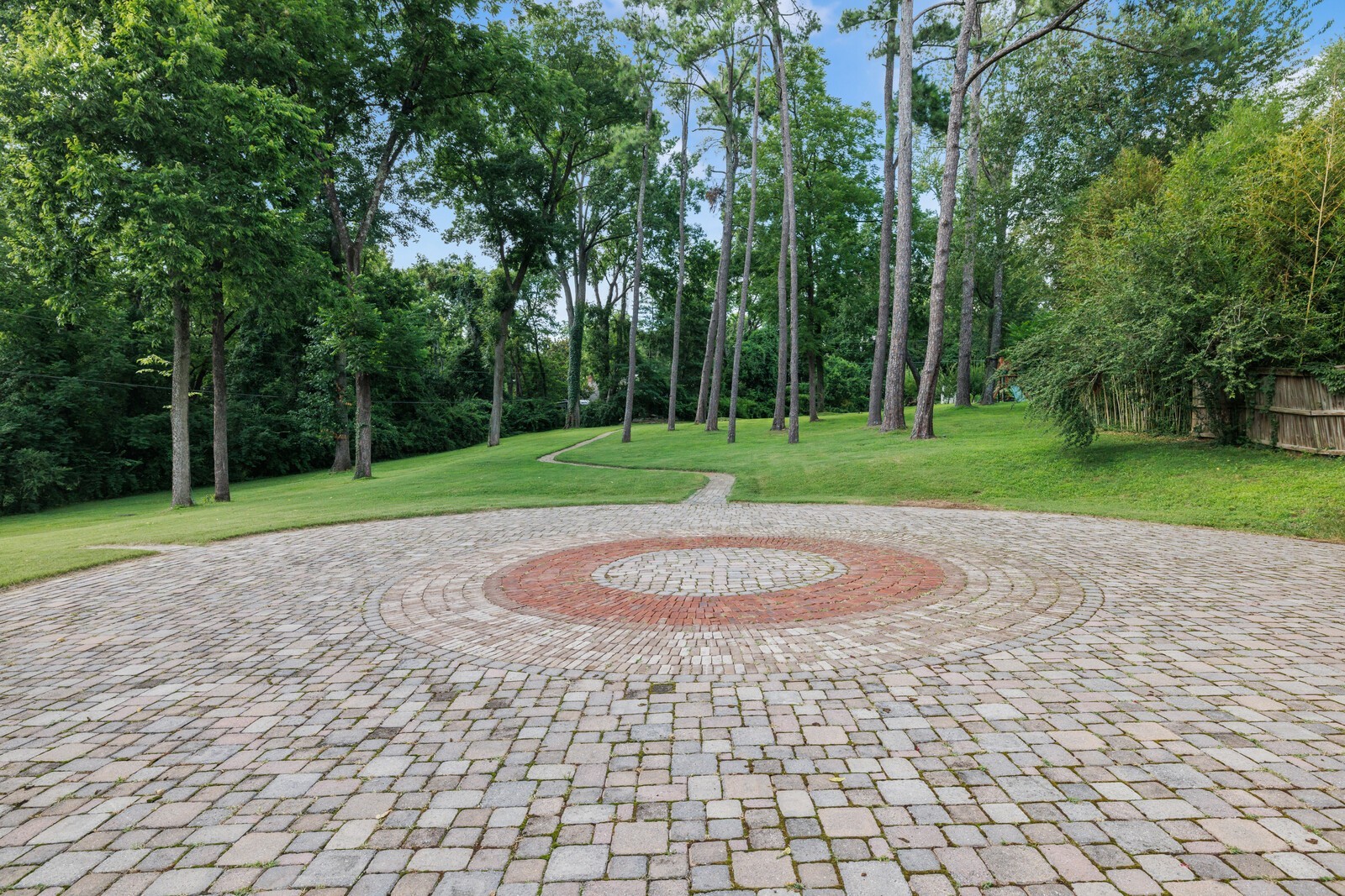 852 Battery Ln