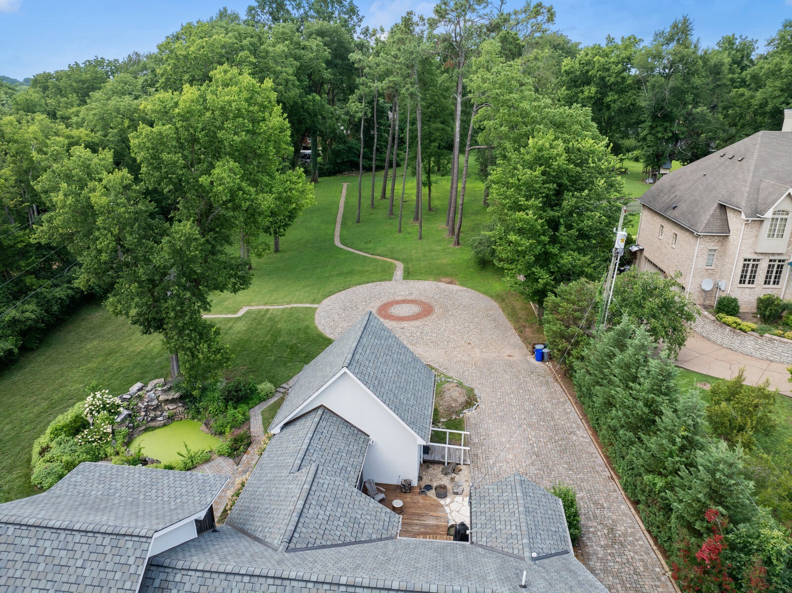852 Battery Ln