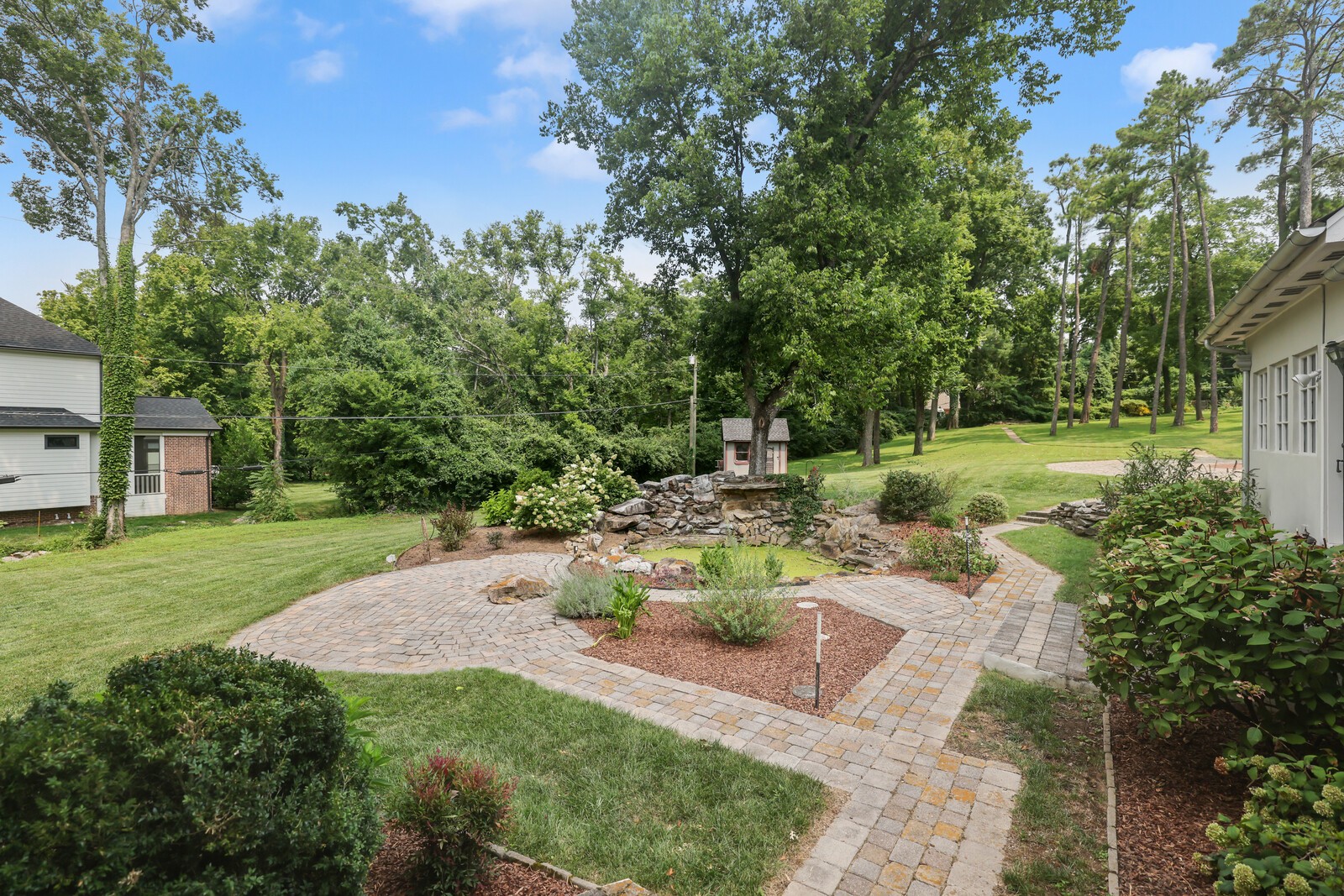 852 Battery Ln