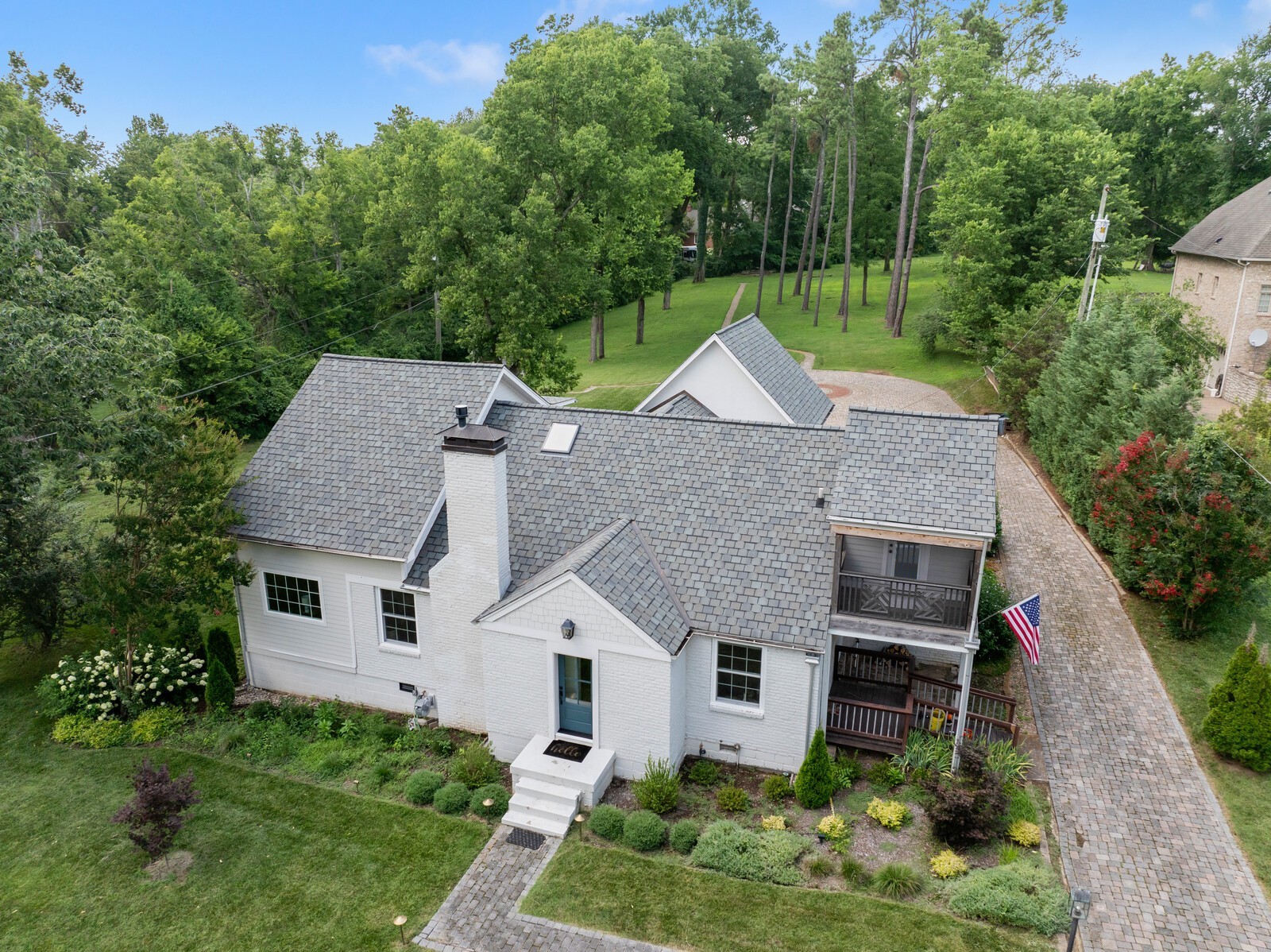852 Battery Ln