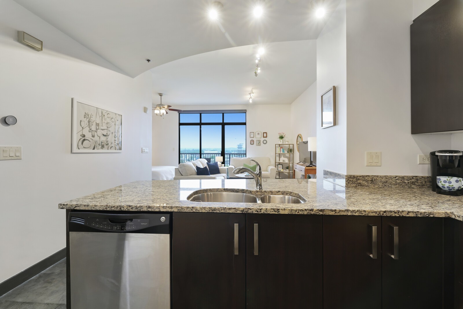 1510 Demonbreun St Unit: 906