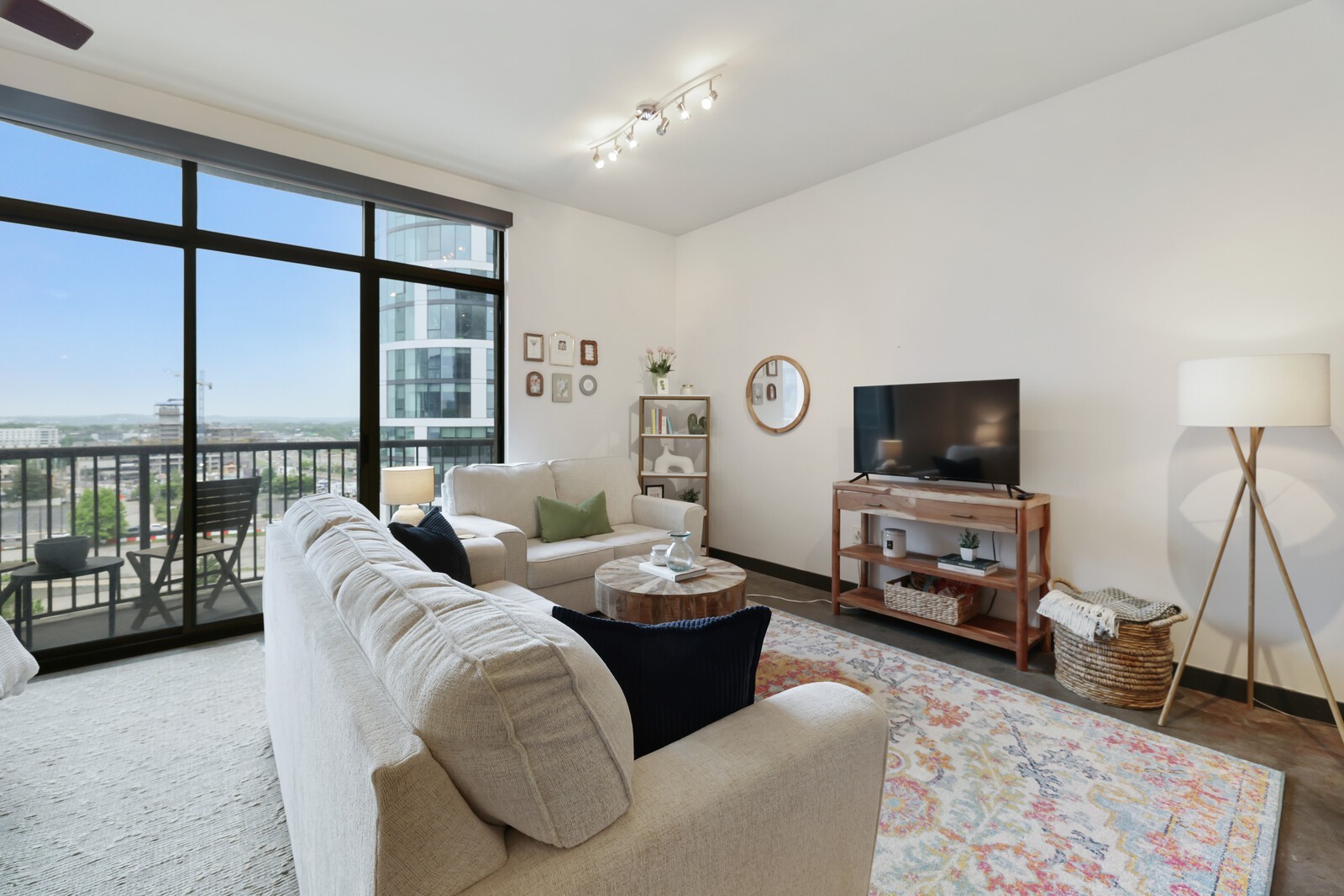 1510 Demonbreun St Unit: 906