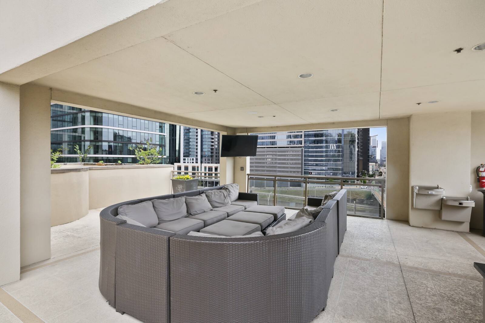 1510 Demonbreun St Unit: 906