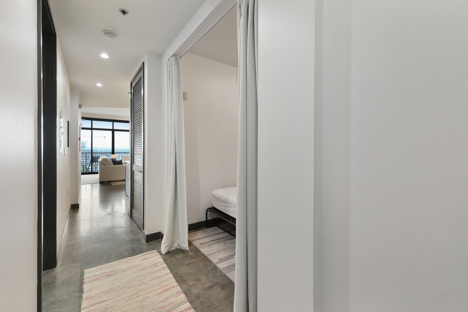 1510 Demonbreun St Unit: 906