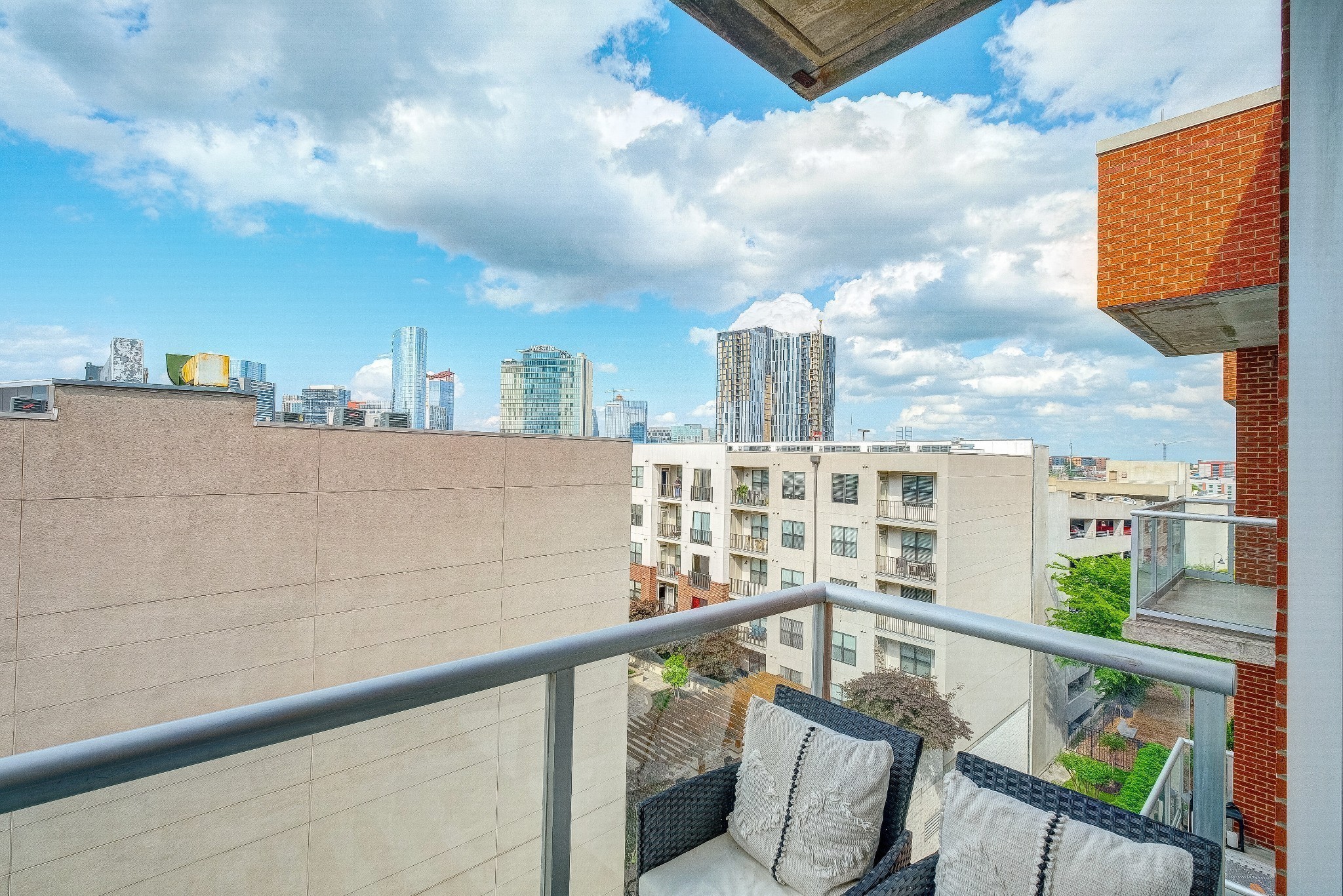 600 12th Ave, S Unit: 738