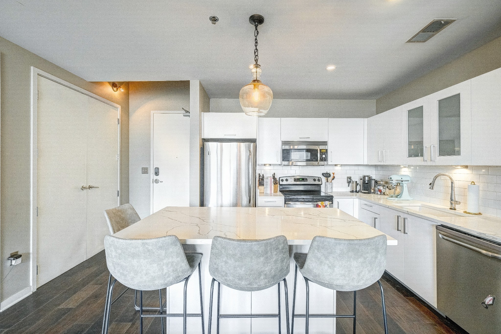 600 12th Ave, S Unit: 738