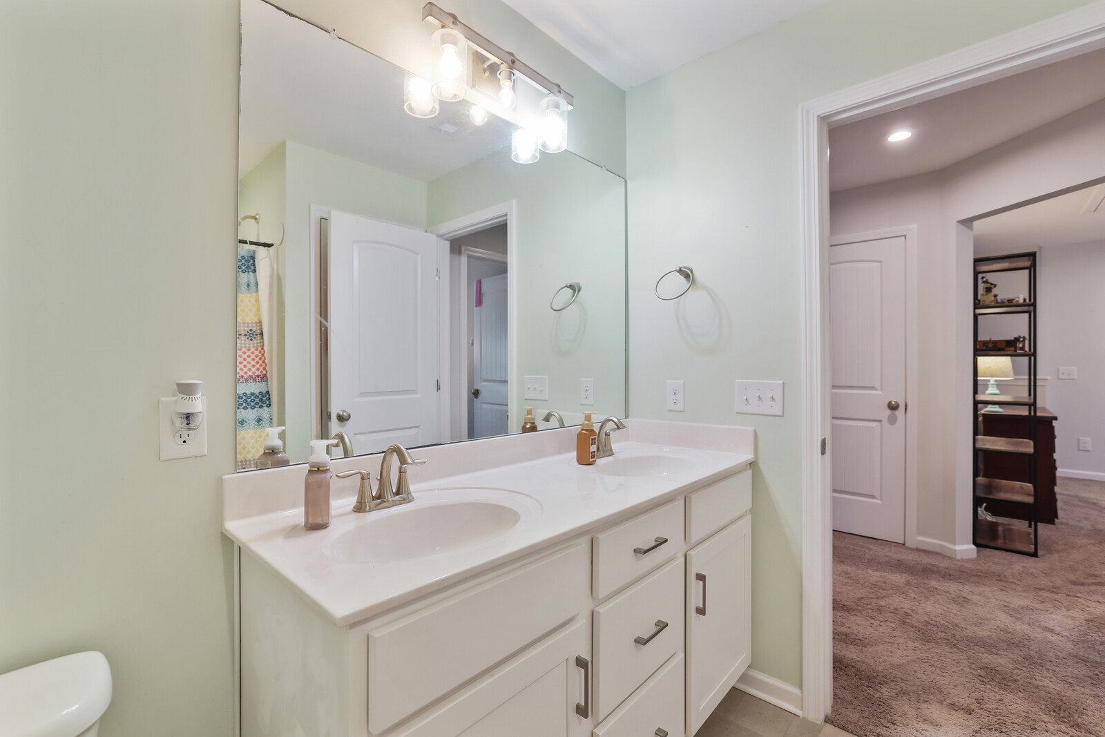 7118 Ivory Way