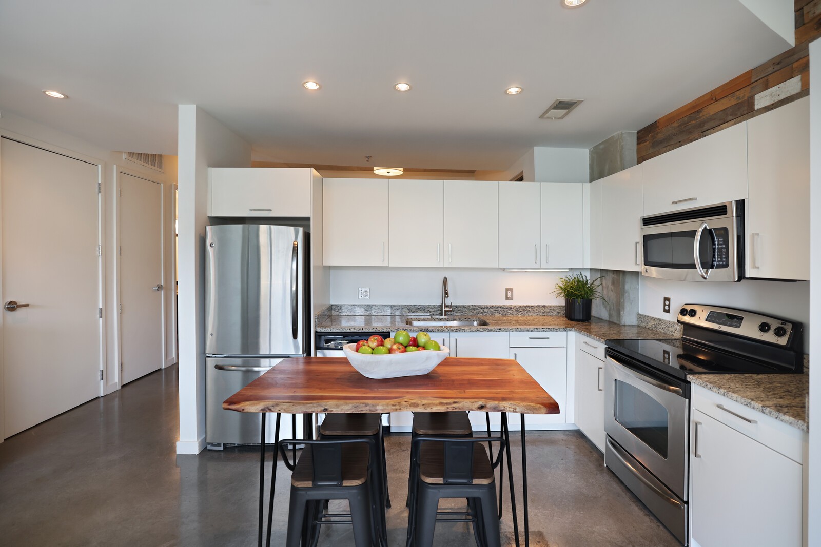 600 12th Ave S Unit: 1706
