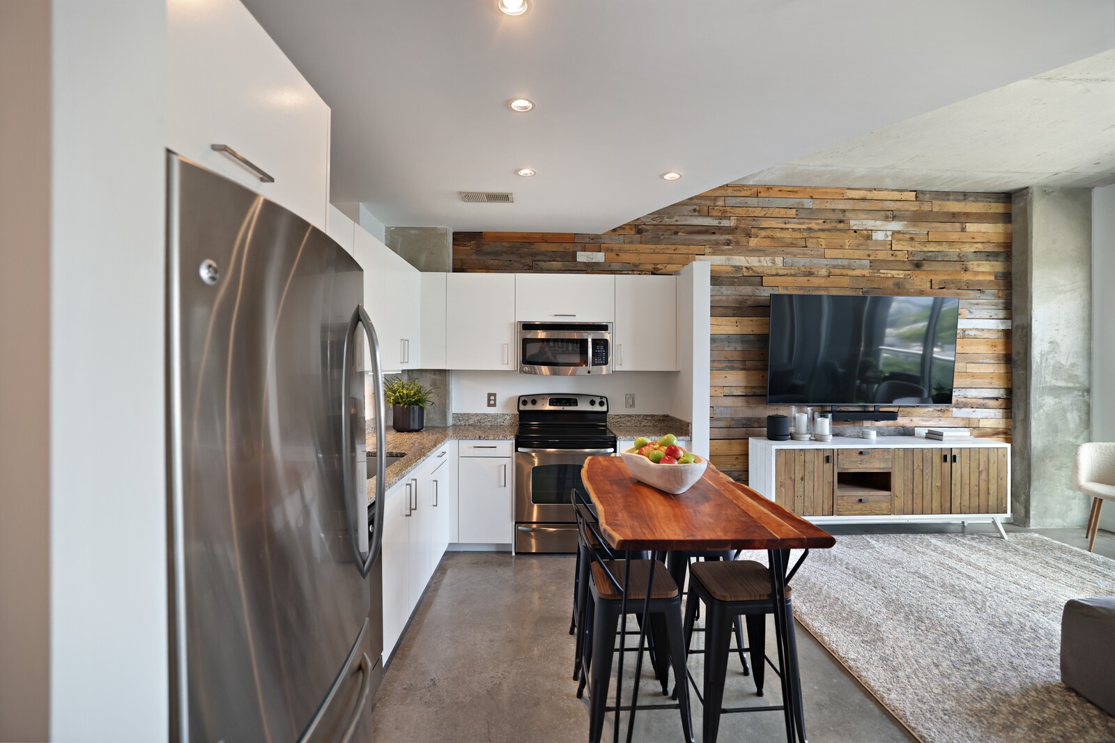 600 12th Ave S Unit: 1706