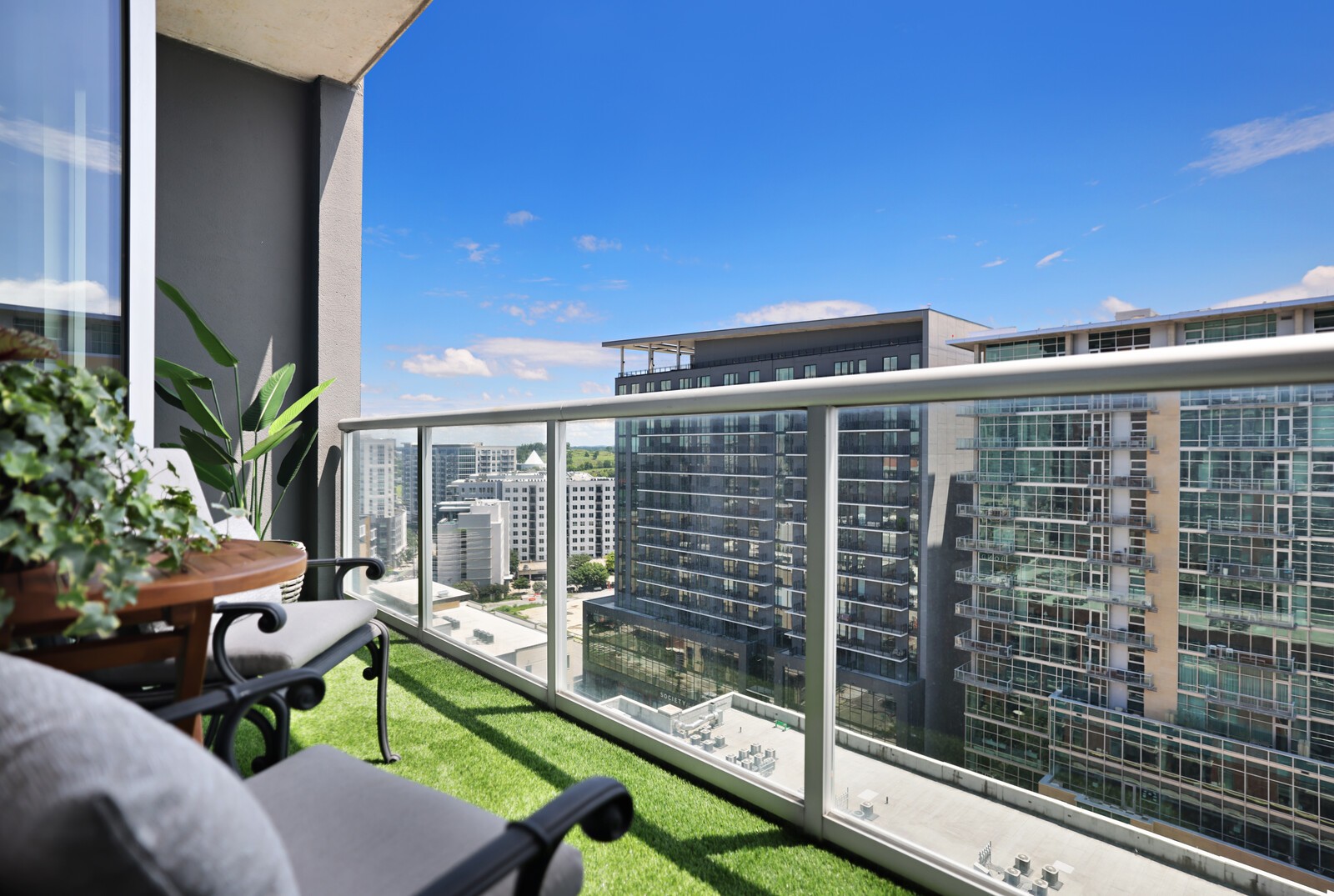 600 12th Ave S Unit: 1706