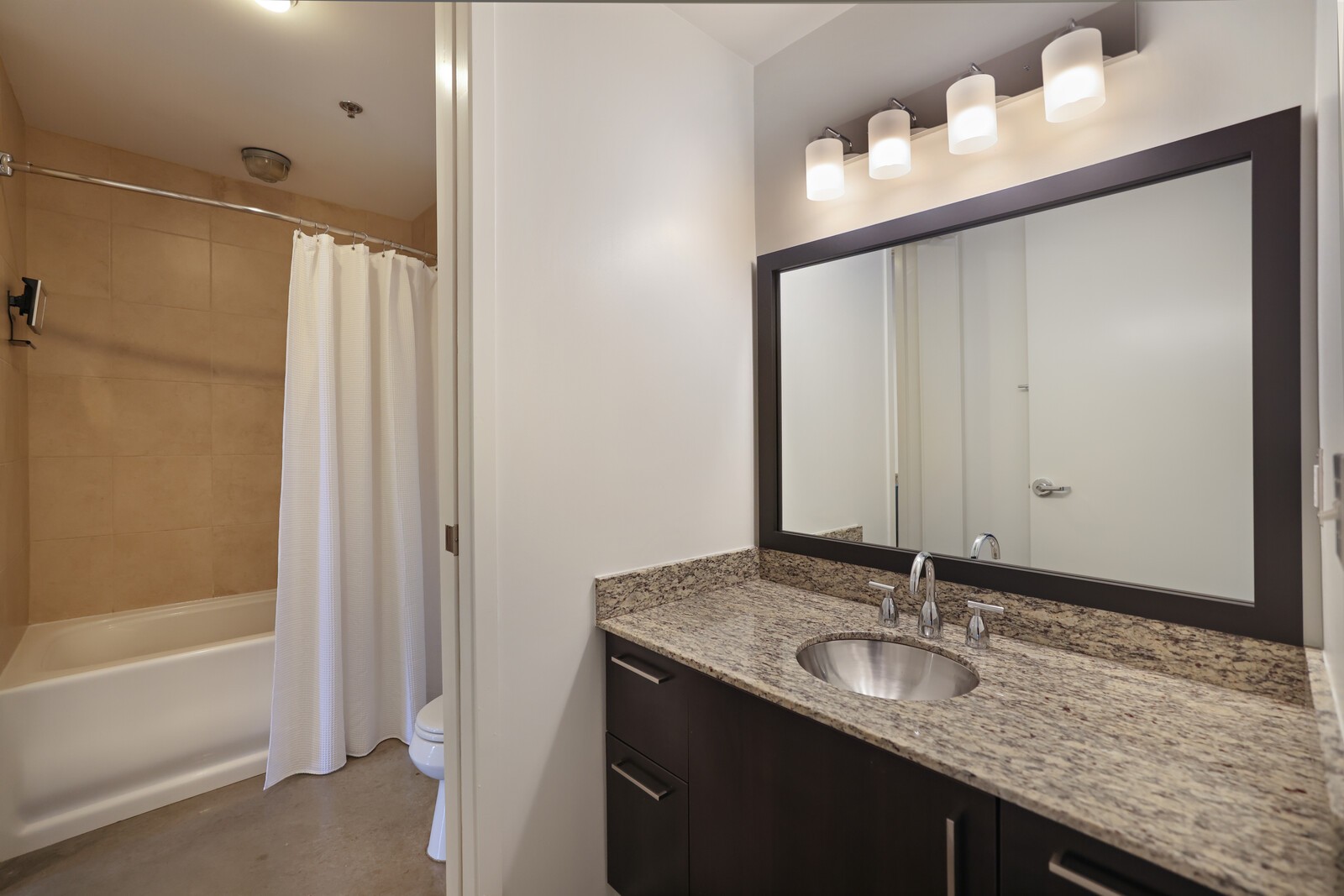 600 12th Ave S Unit: 1706