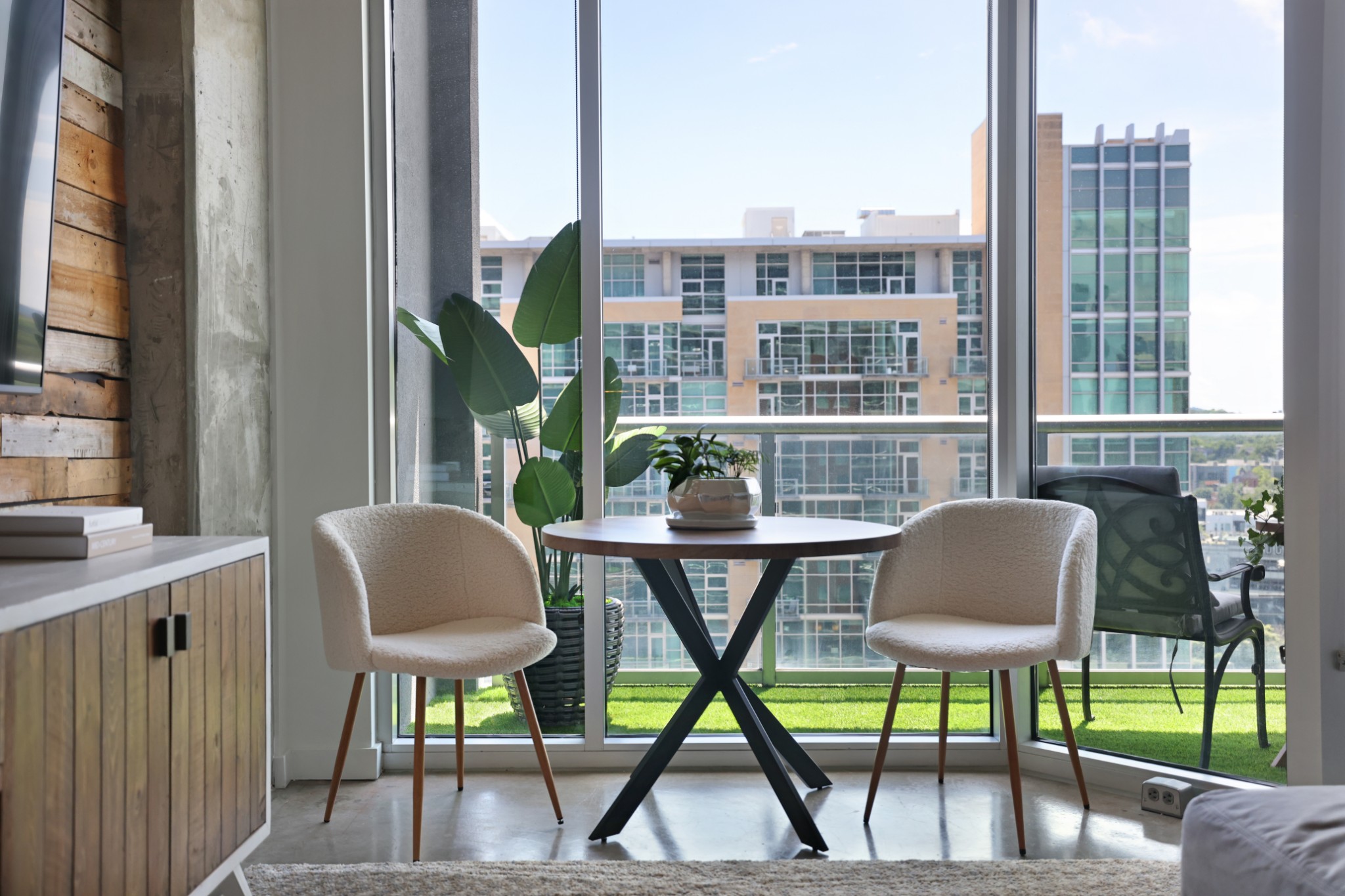 600 12th Ave S Unit: 1706