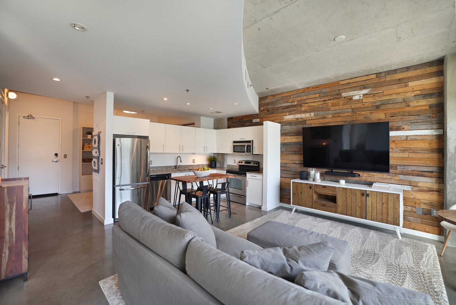 600 12th Ave S Unit: 1706