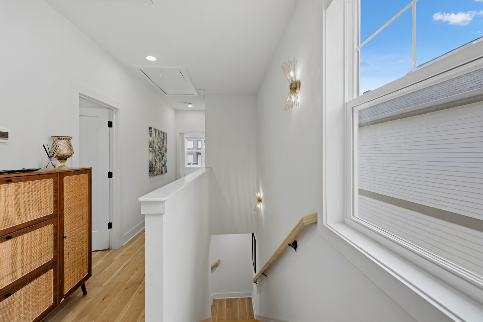 211B Queen Ave