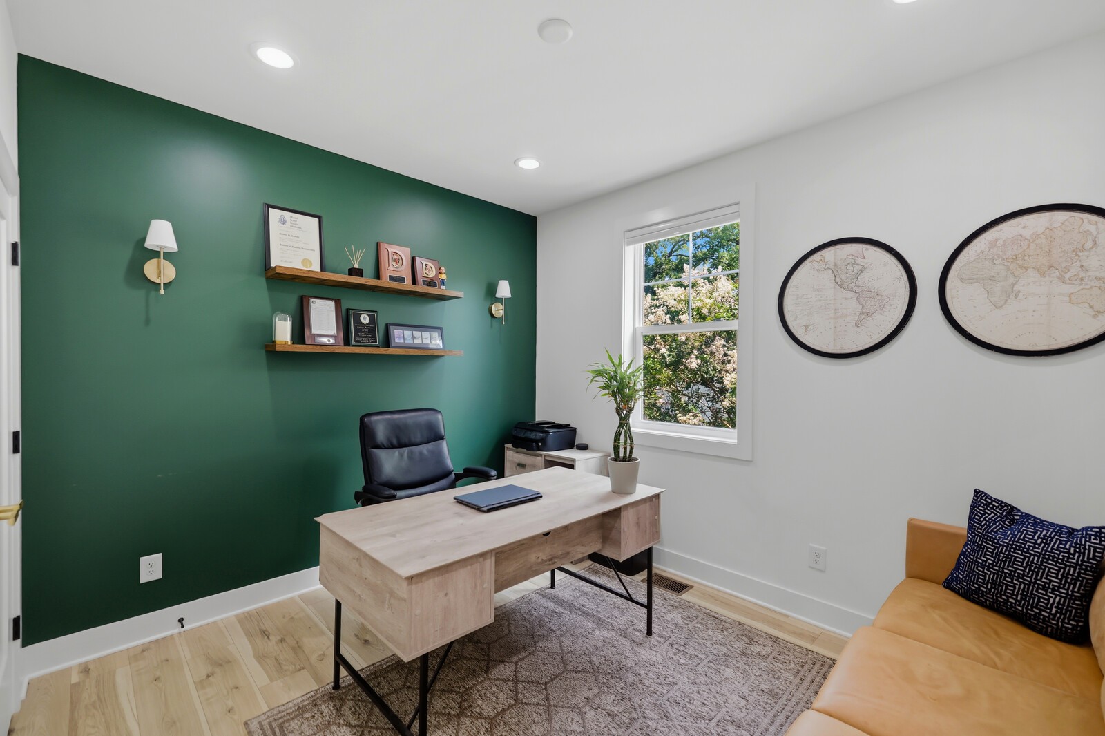 211B Queen Ave