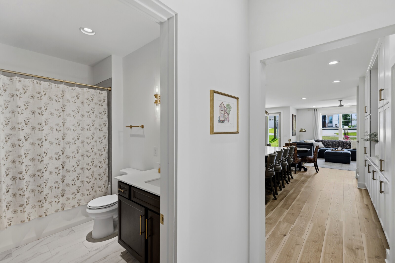 211B Queen Ave