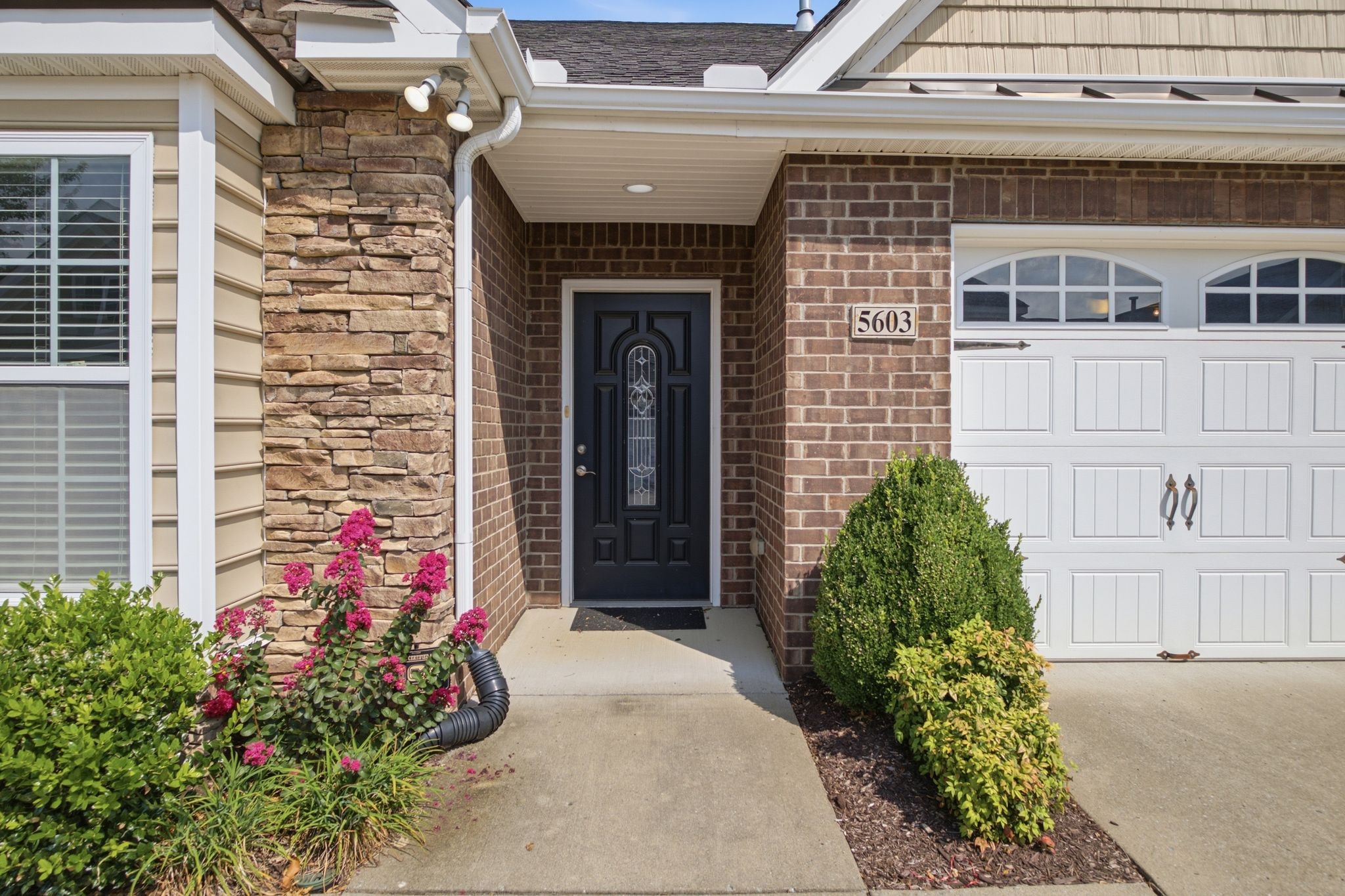 395 Devon Chase Hl Unit: 5603