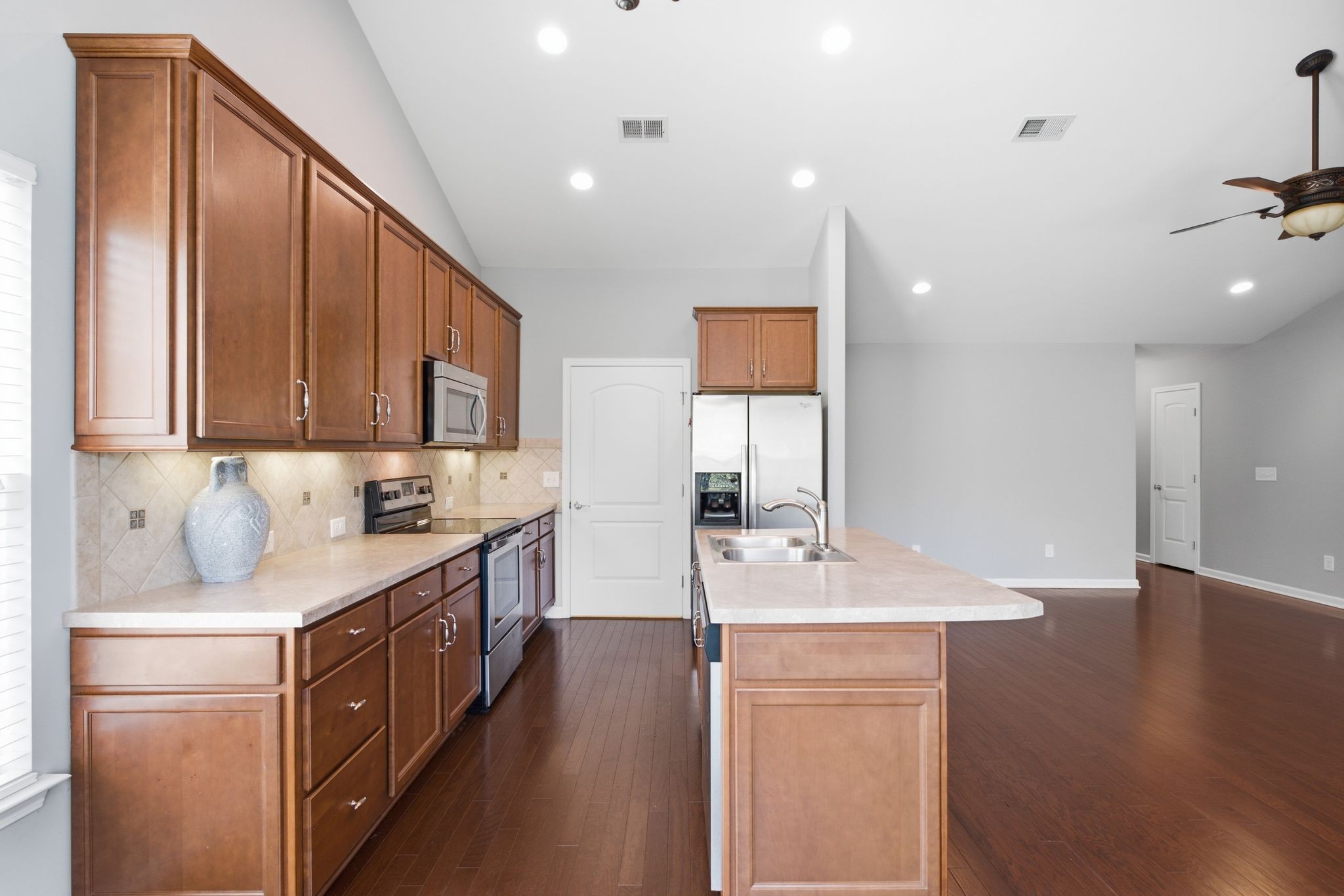 395 Devon Chase Hl Unit: 5603