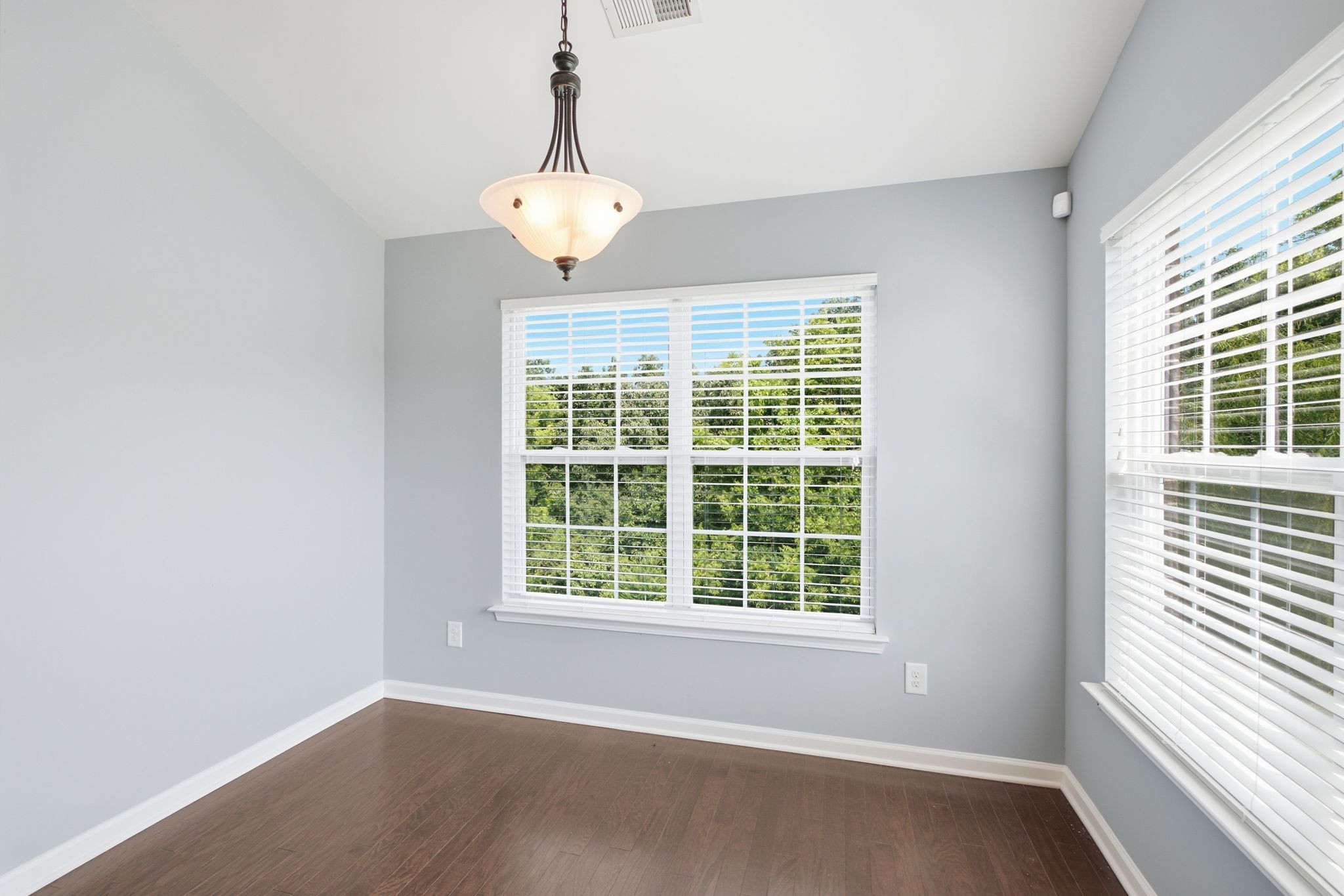 395 Devon Chase Hl Unit: 5603