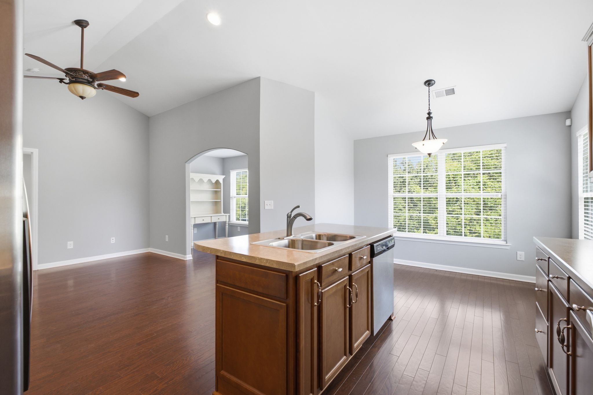 395 Devon Chase Hl Unit: 5603
