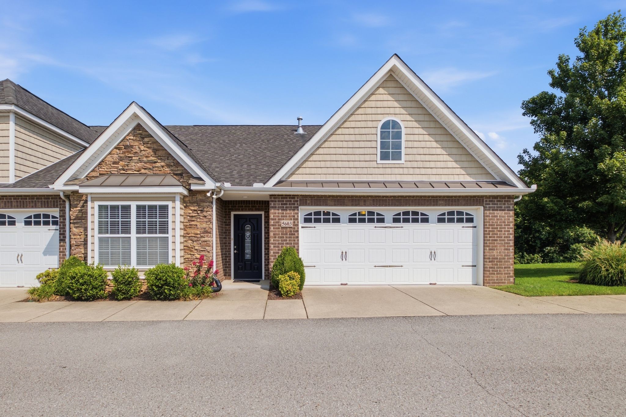 395 Devon Chase Hl Unit: 5603