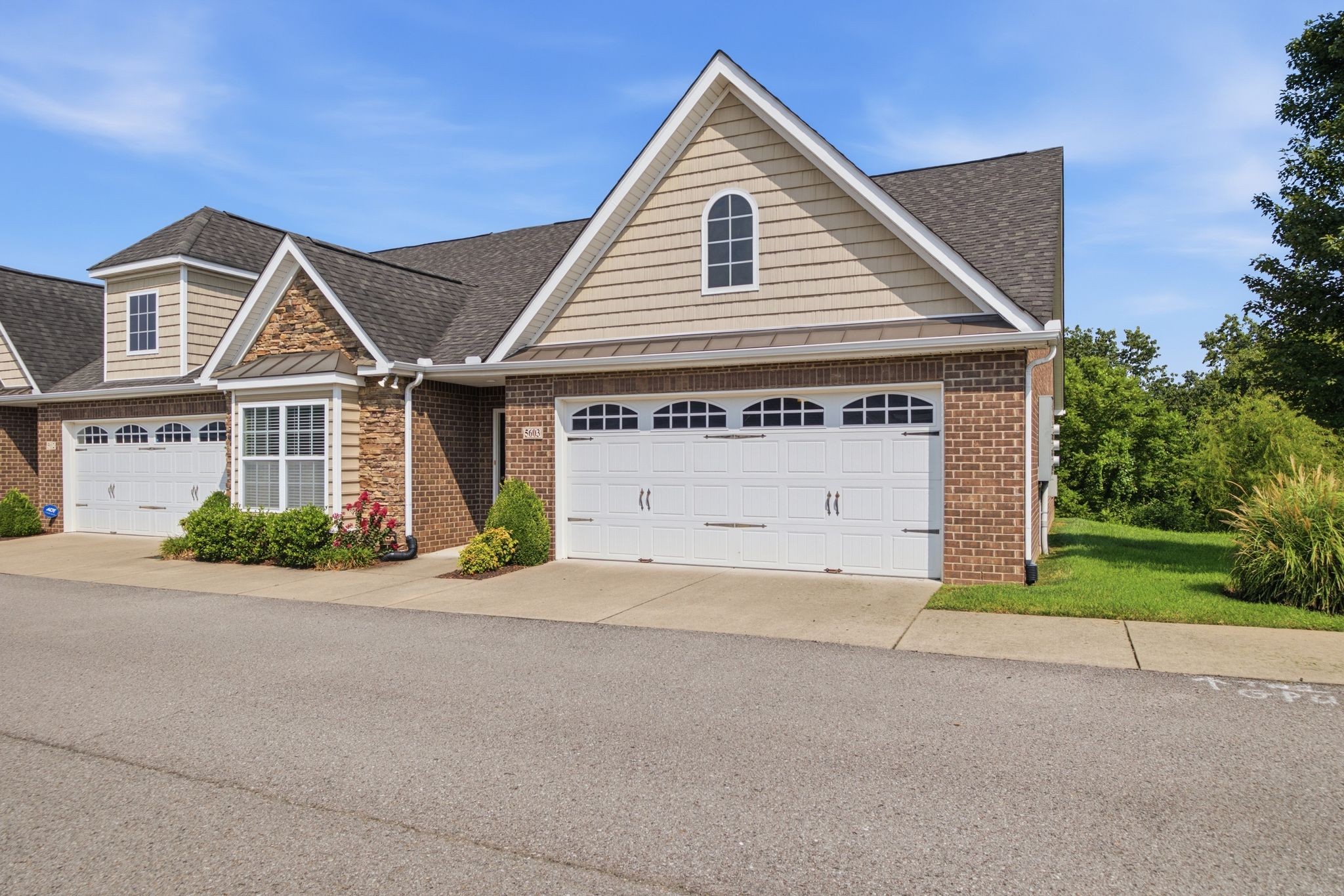 395 Devon Chase Hl Unit: 5603