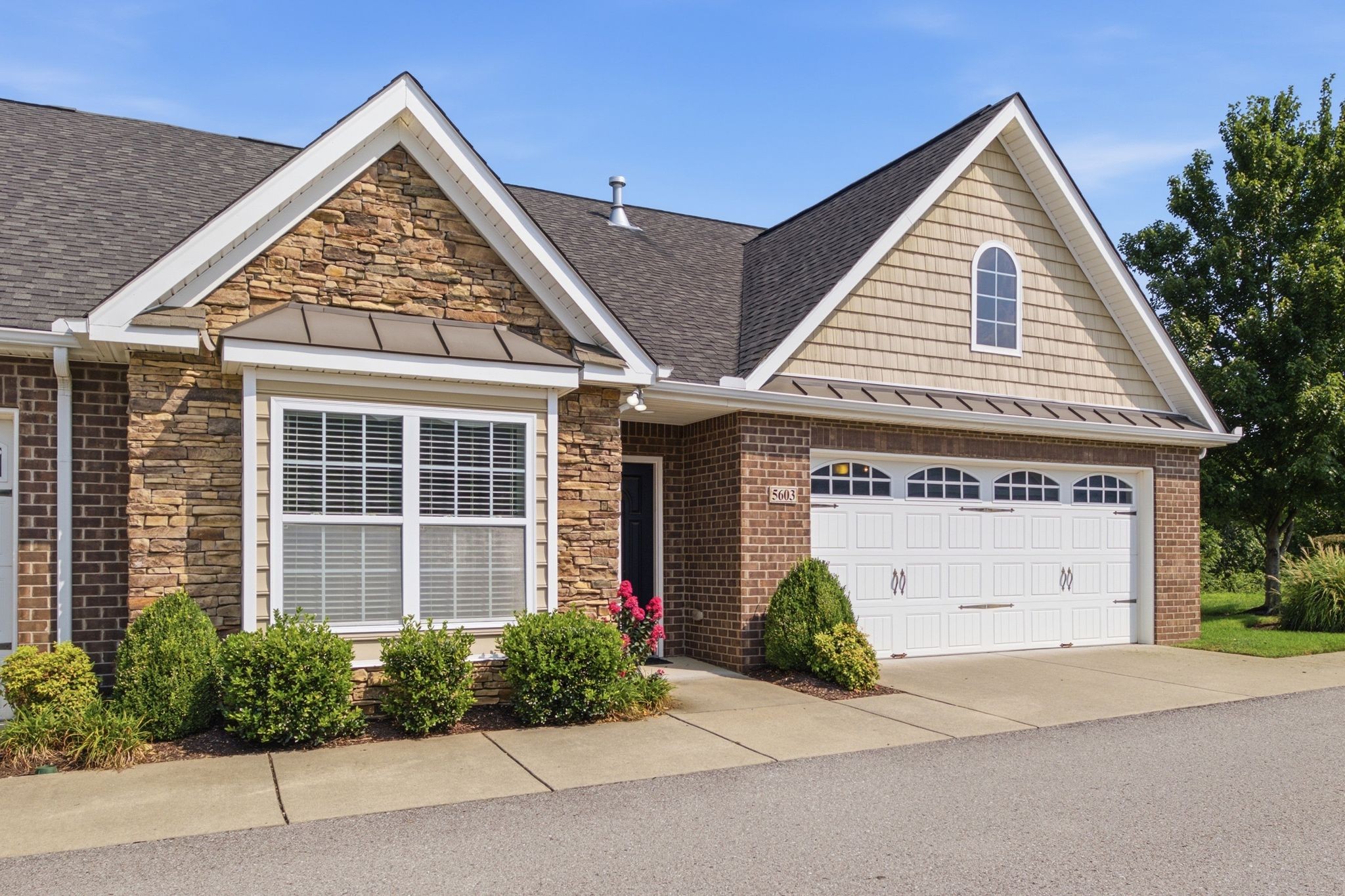 395 Devon Chase Hl Unit: 5603