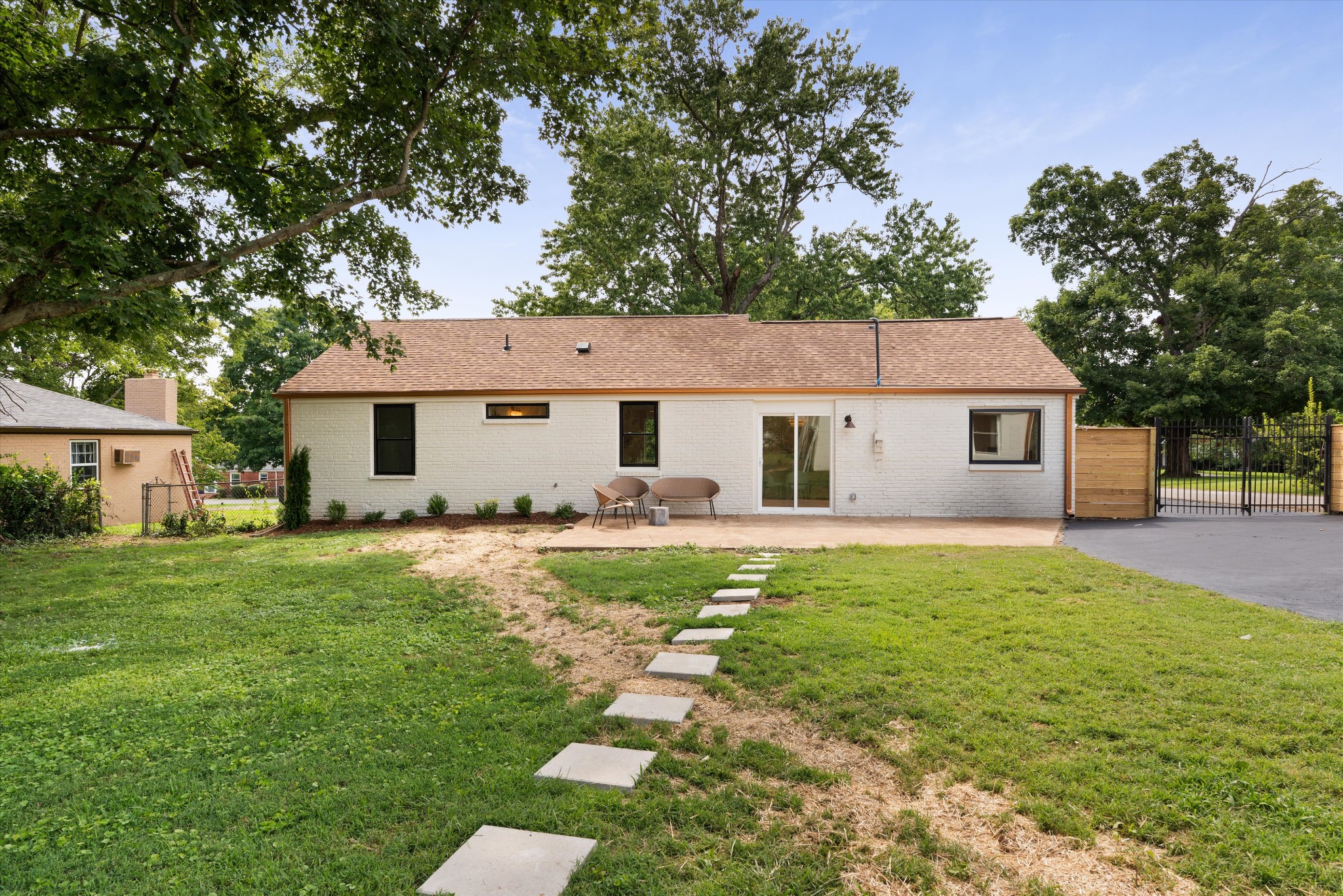 215 Cottage Ln